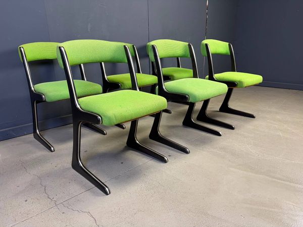 Ensemble de 6 chaises Kangourou par Emile Baumann, années 1960.