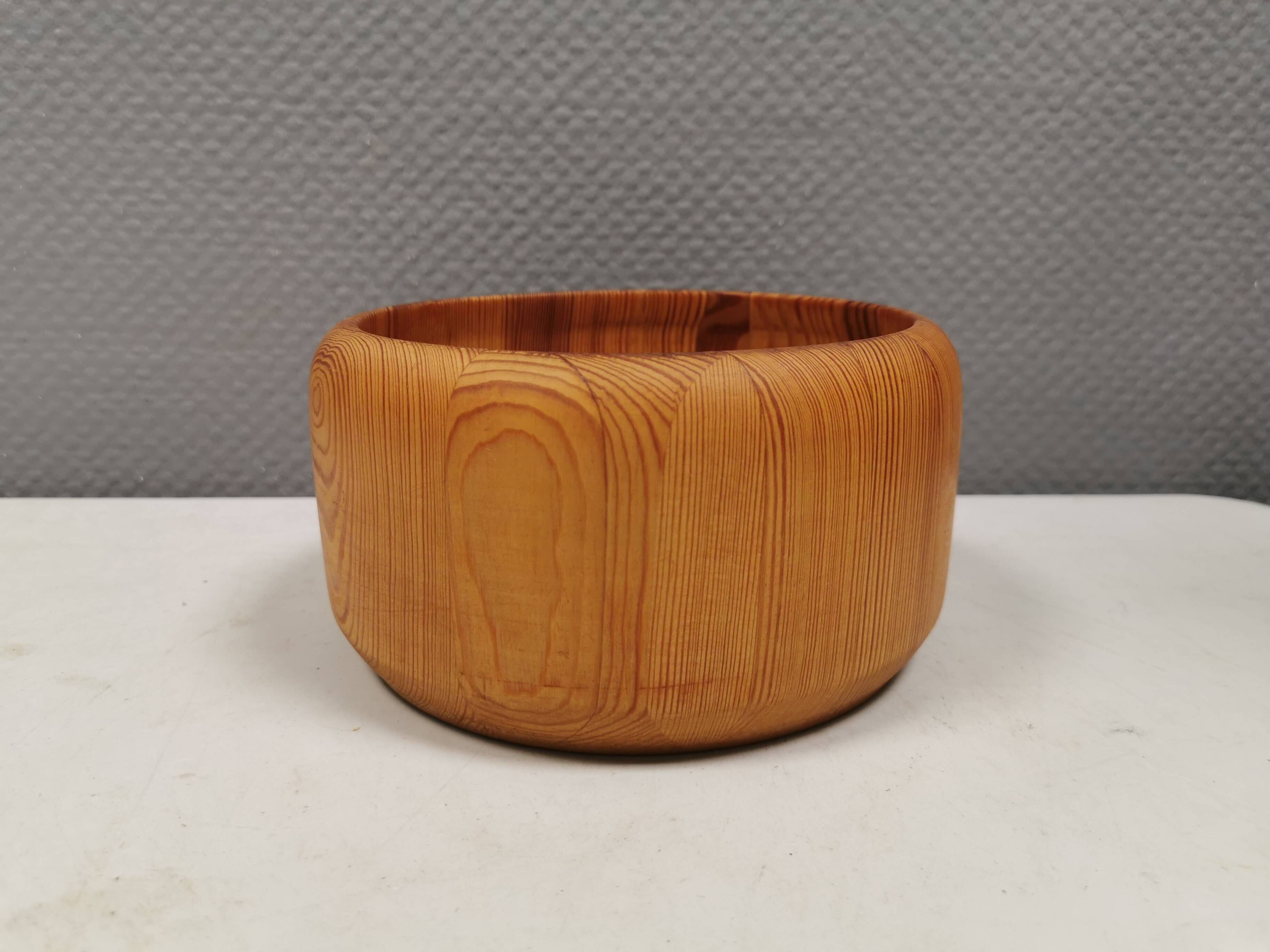 Danish bowl in turned pine from the 1970s-80s.