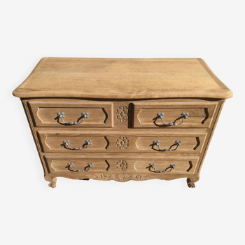 Commode de style Louis XV en chêne décapée et laissée en bois naturel