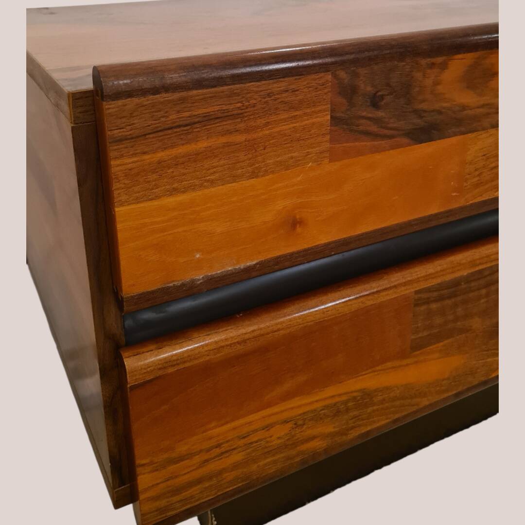 Low enfilade inspired by Jorge Zalszupin.