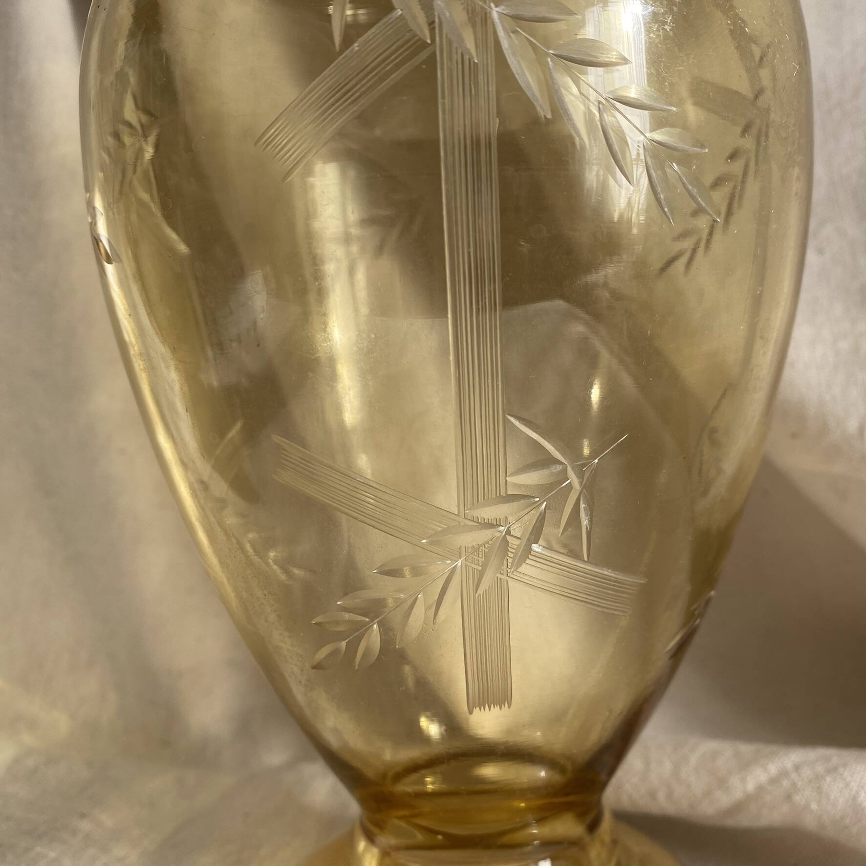 Amber vase with engraved decoration
