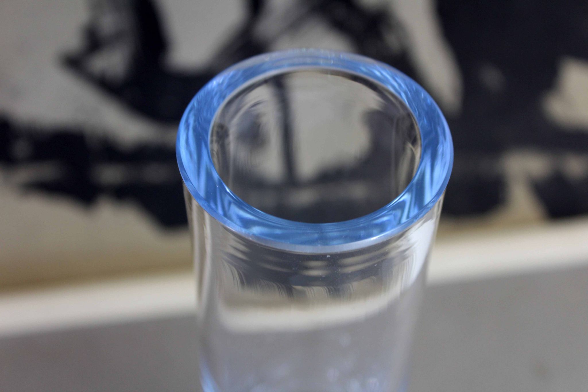 Vase vintage en verre bleu
