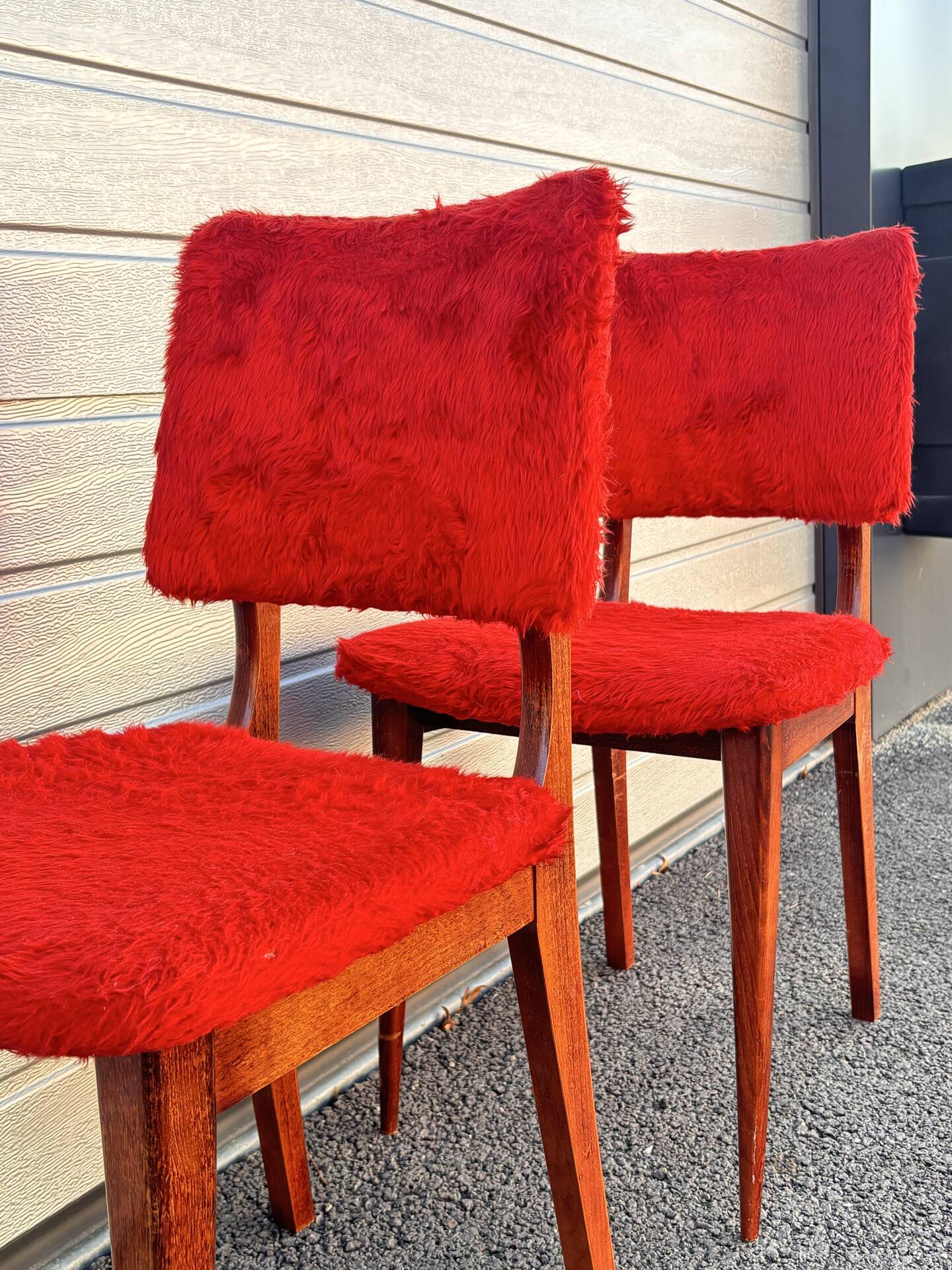 Pair of vintage wooden chairs with red fabric – 1960s/70s