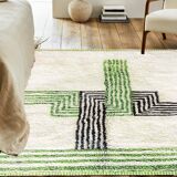 Off-white Moroccan rug with geometric patterns, 250cm x 150cm