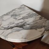 Mahogany notch with marble