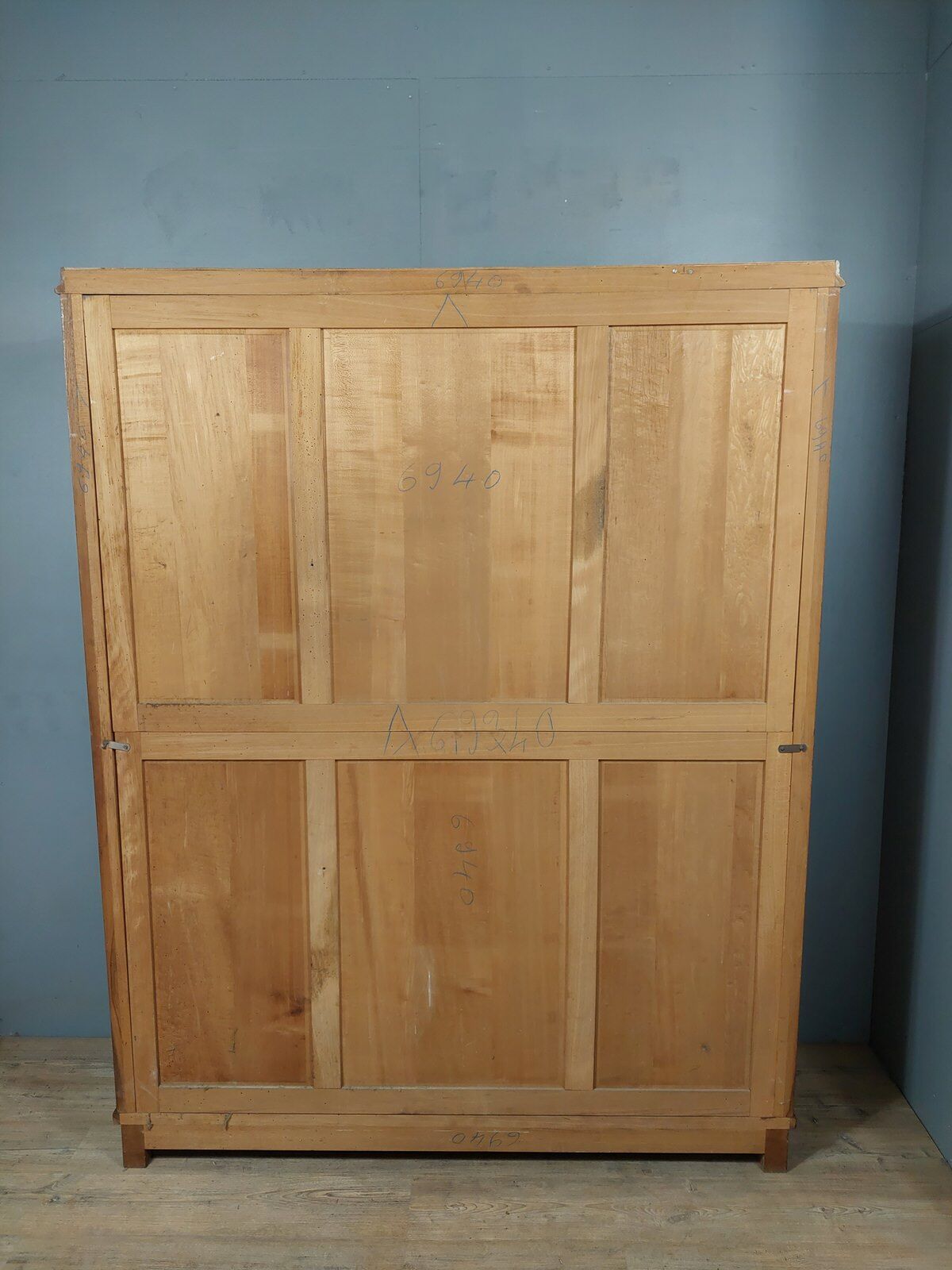 Armoire de style Art Déco en noyer