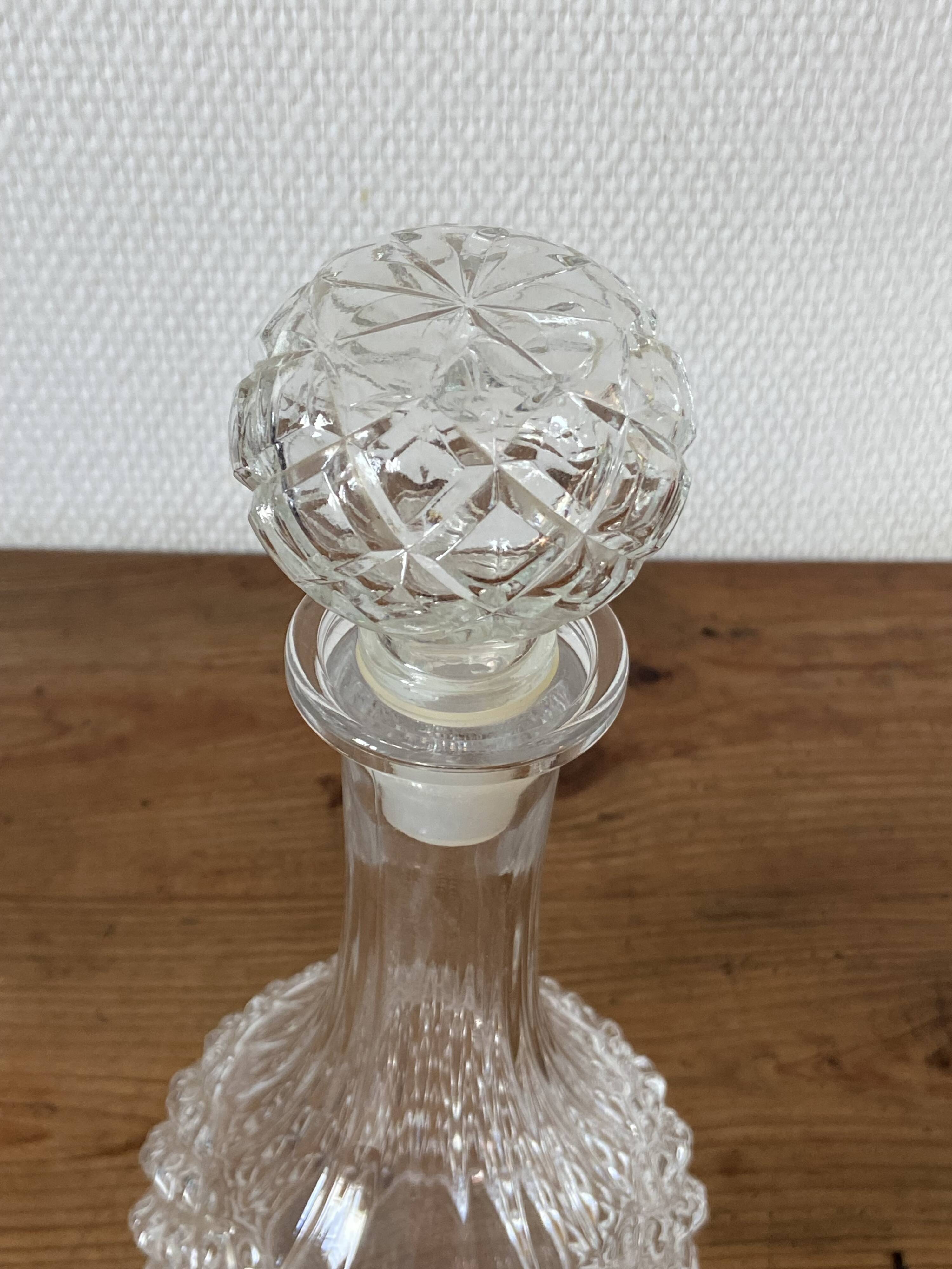 Pair of Arques crystal glass carafes, diamond point pattern, with their stoppers