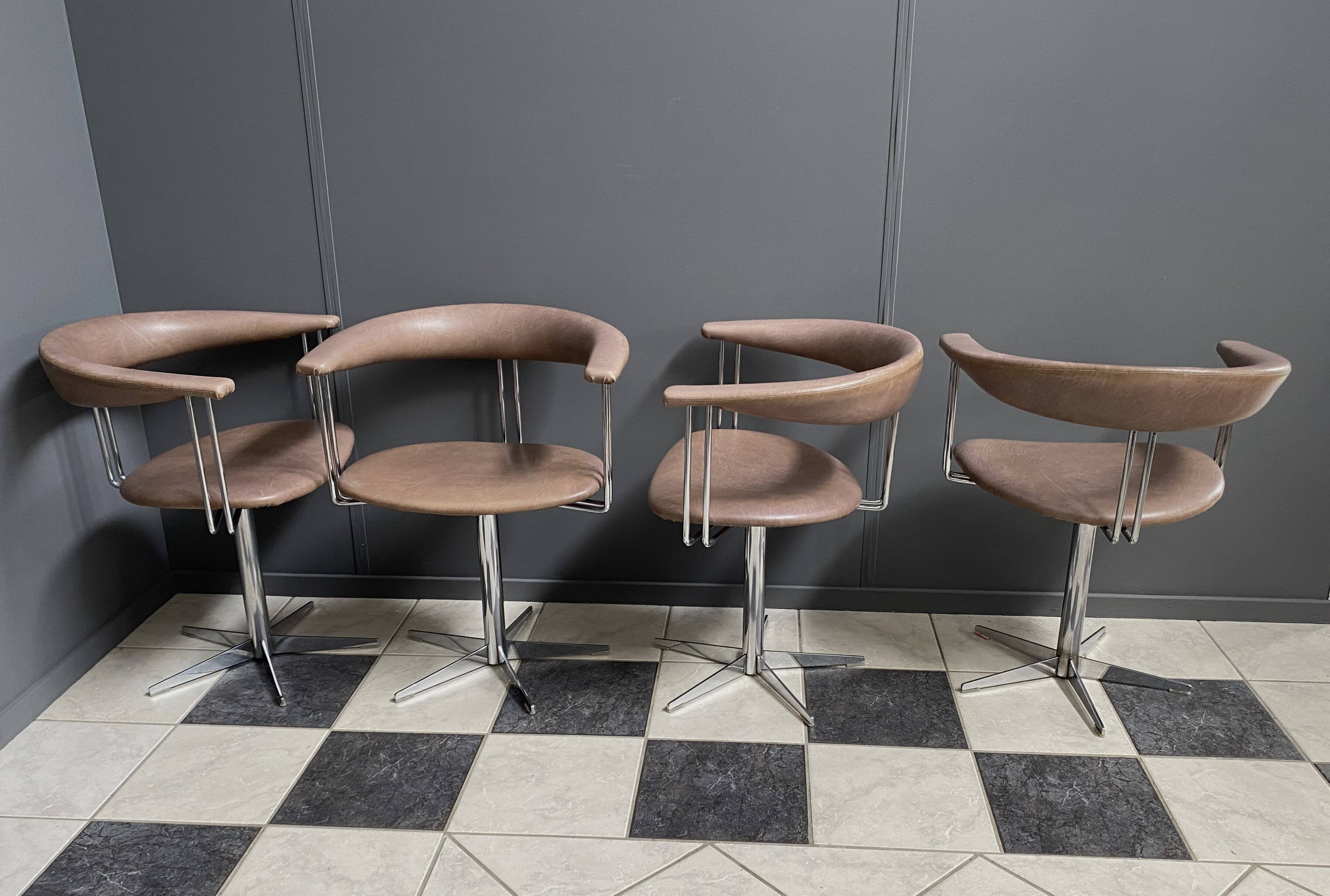 4 chaises pivotantes style Borje Johansen, années 1970
