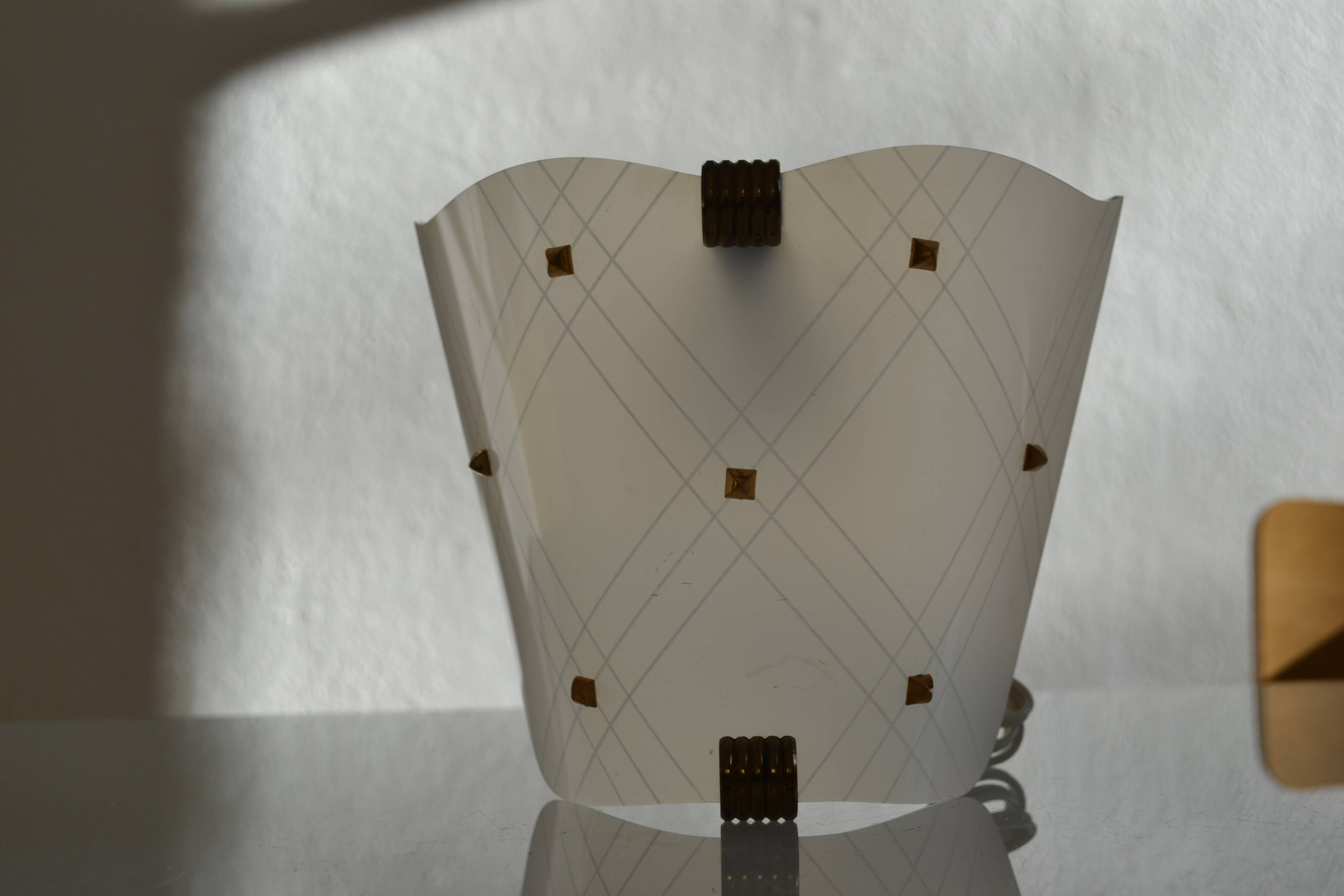 Vintage 1950 wall light in perspex and brass