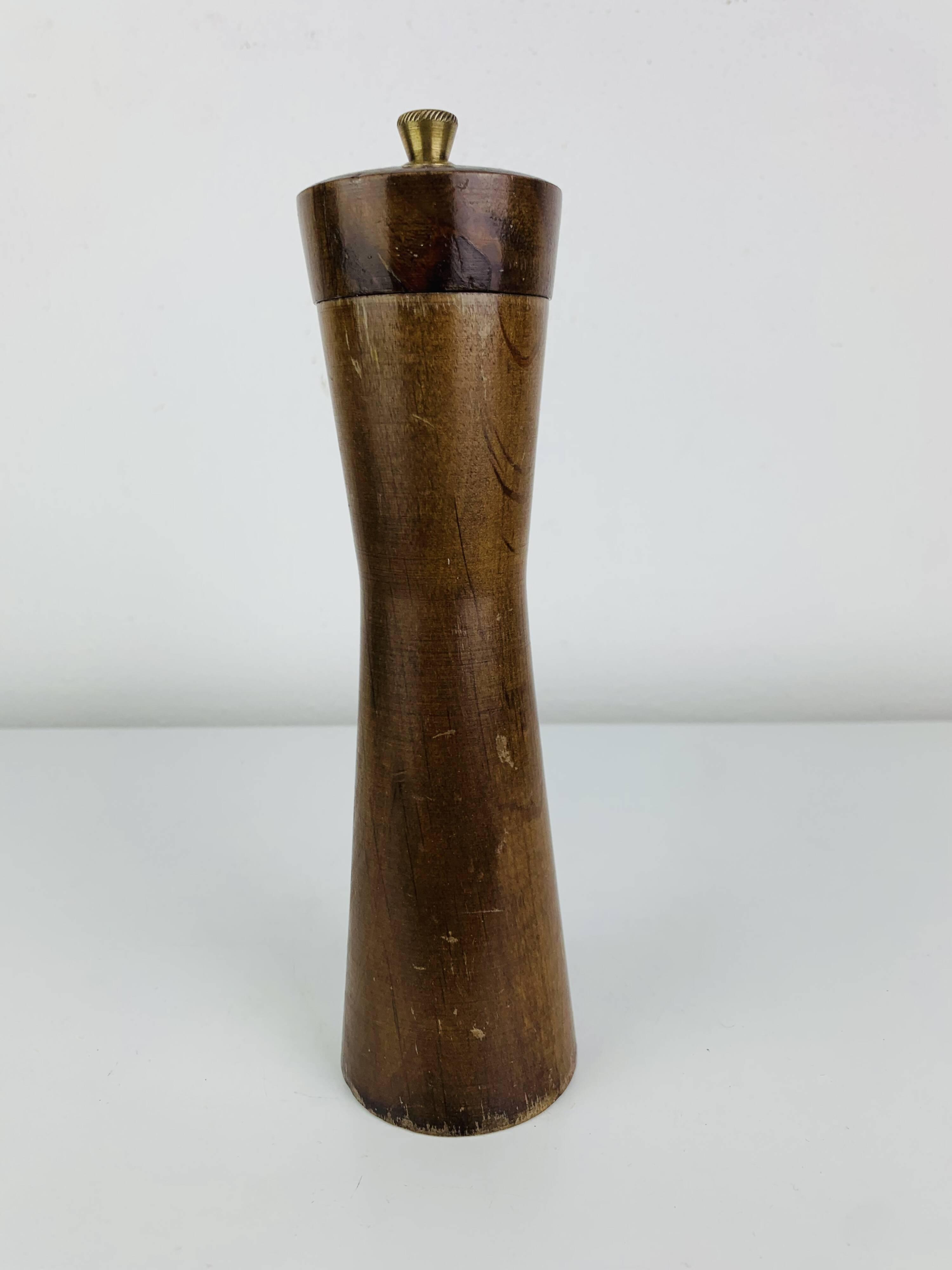 Scandinavian diabolo teak pepper mill/pepper grinder from the 1960s.