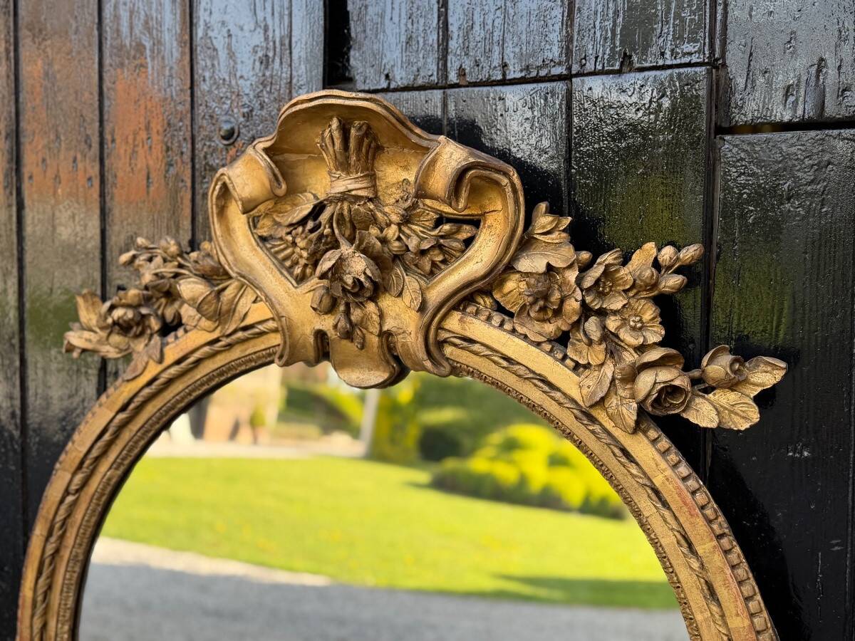 Louis XVI mirror in carved and gilded wood, 18th century