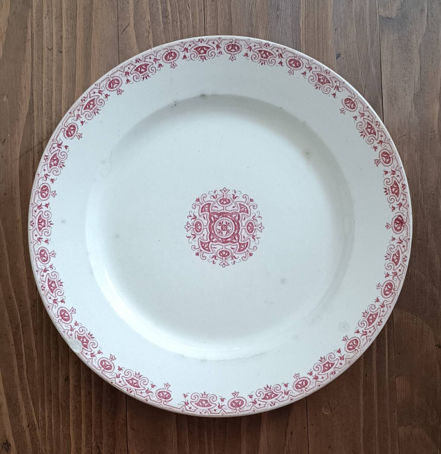 Gien Montmorency dish