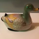 Box in the shape of a slip duck