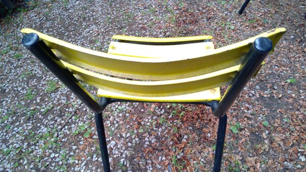 Paire de chaises de bistrot d'extérieur en métal jaune