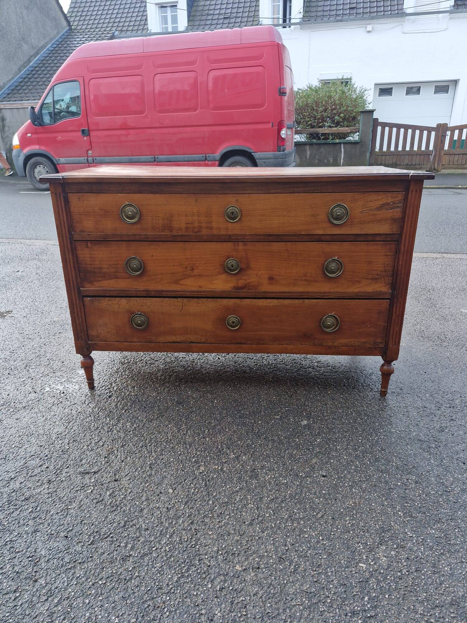 Chest of drawers
