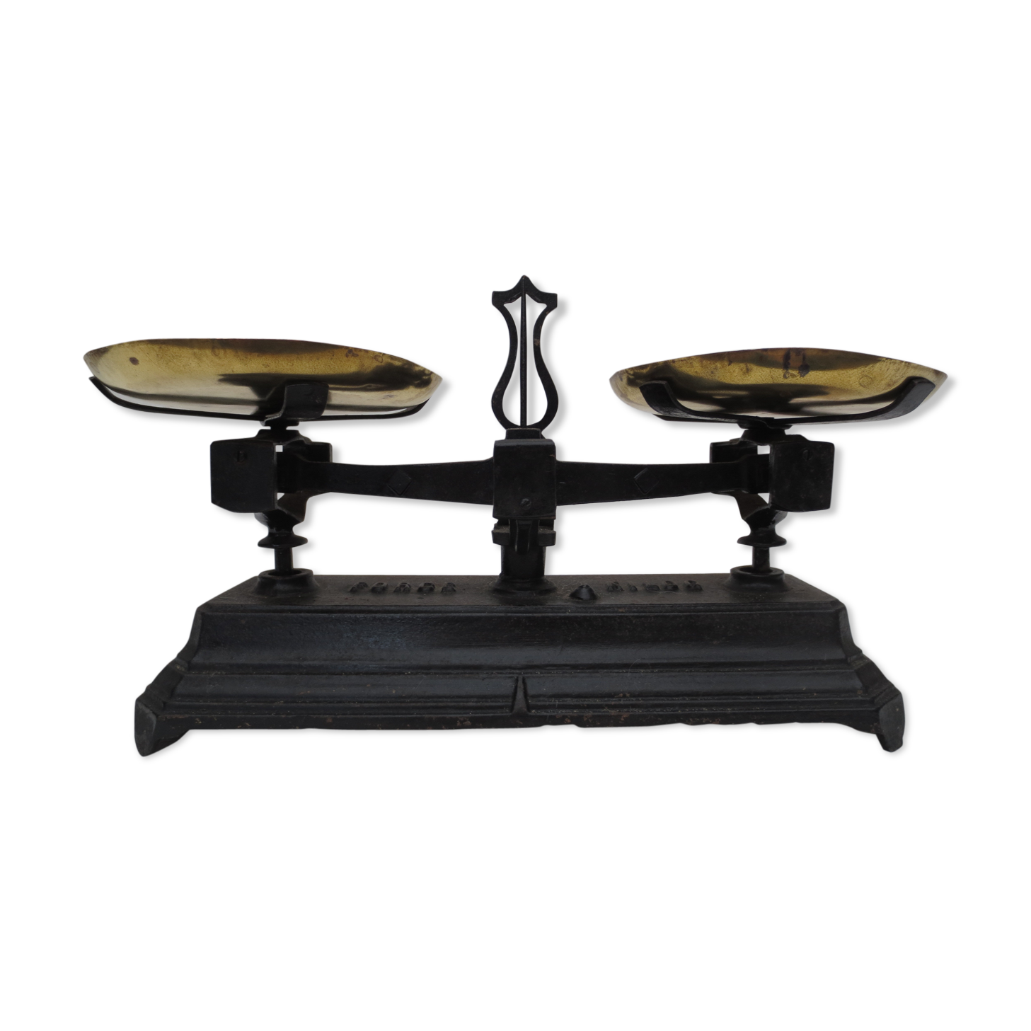 Scale old type roberval force 1 kg