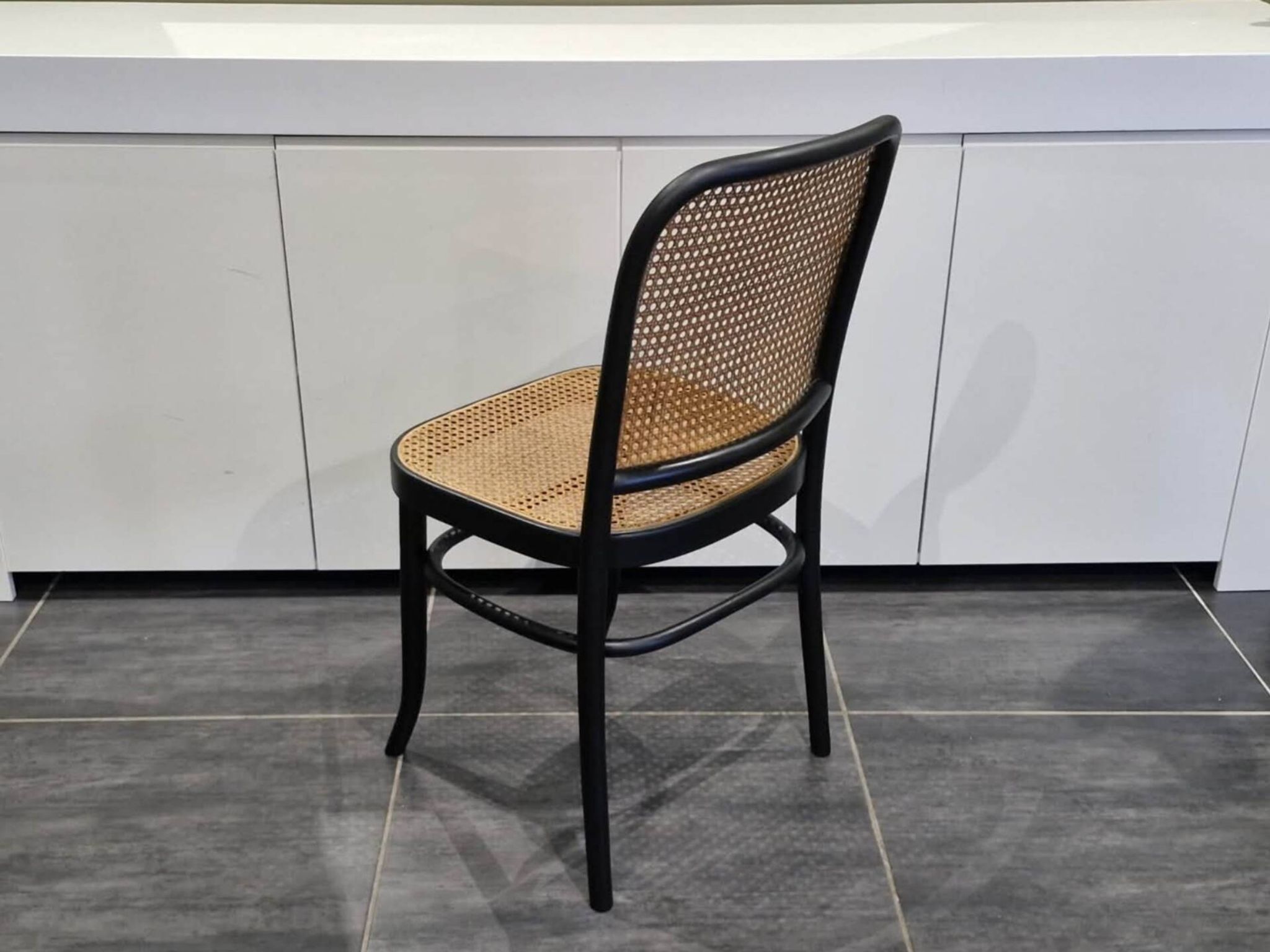 Lot de 4 chaises n°811 d’après Hoffmann, années 1990