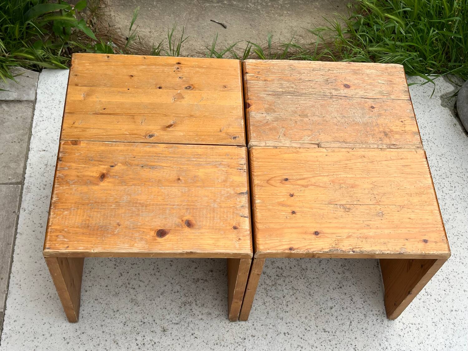 Coffee table and 4 stools set les arcs 1800 by Charlotte Perriand