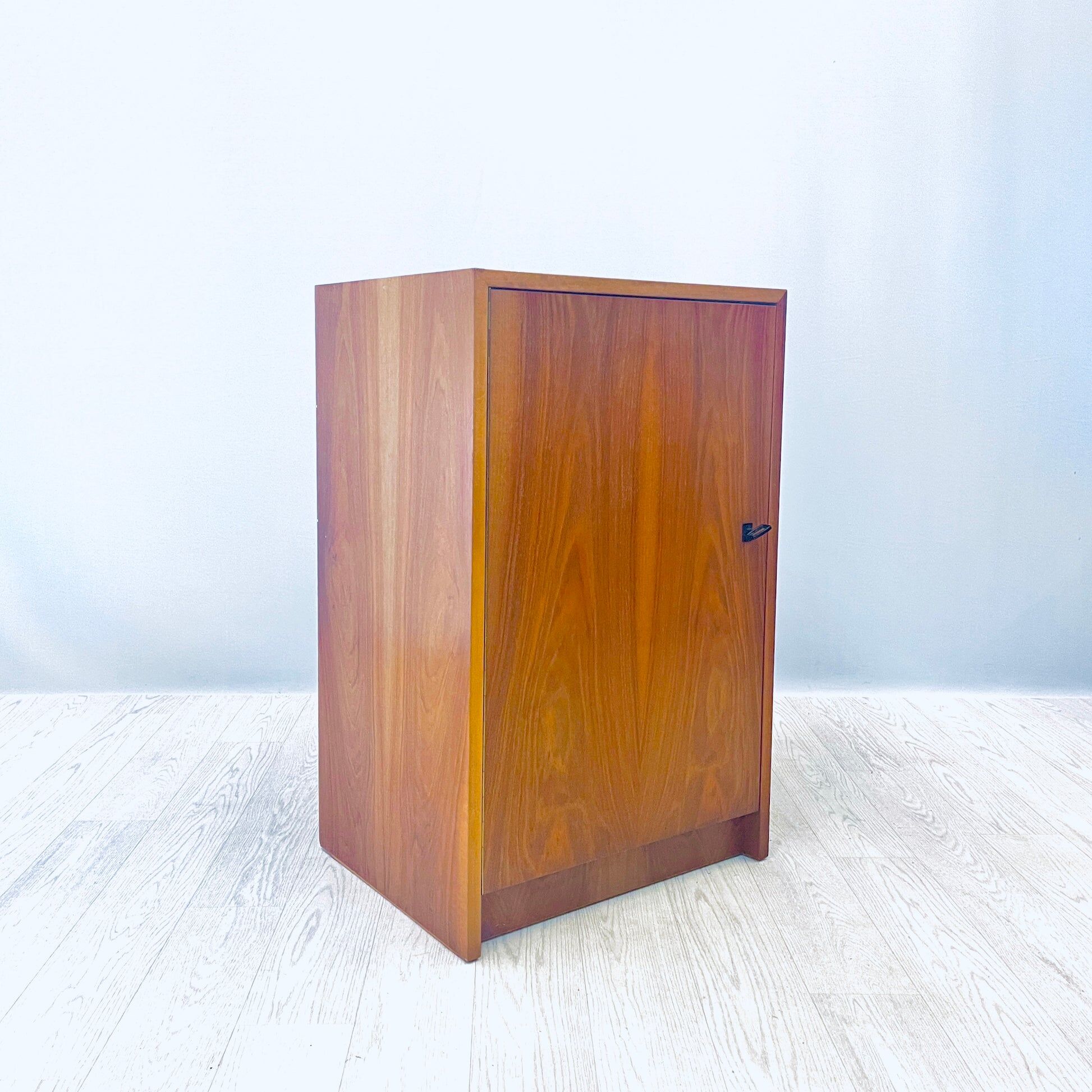 Dresser bedside table