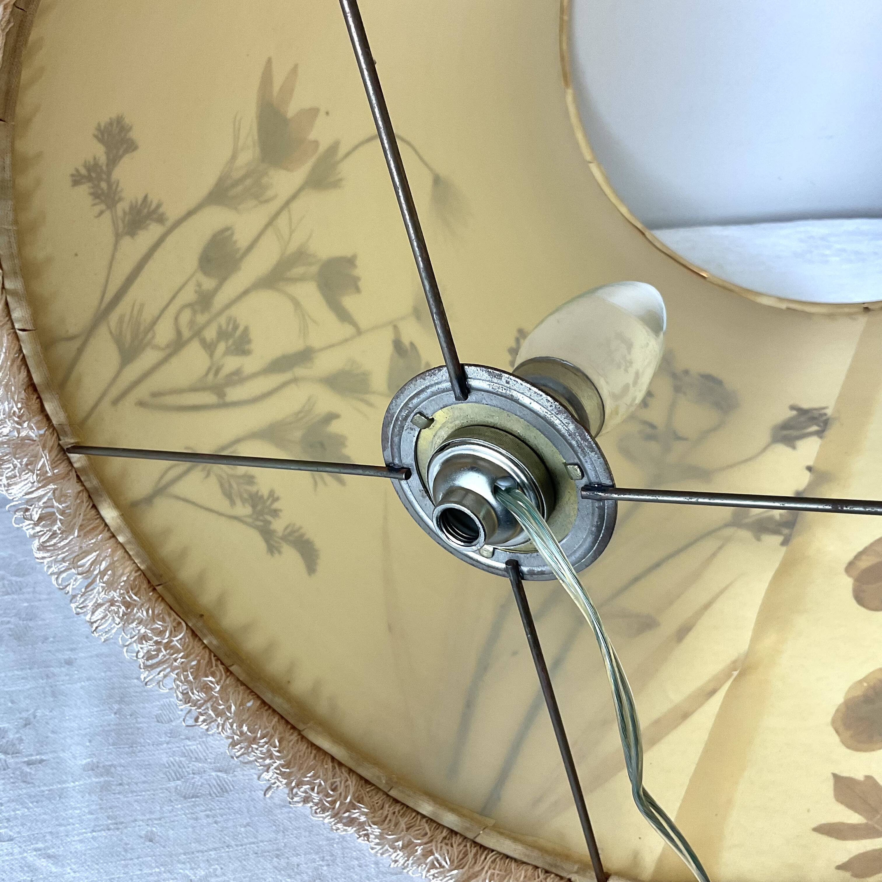 Solid glass lamp and dried flower lampshade from the 60s/70s