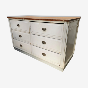Trades furniture counter with drawers
