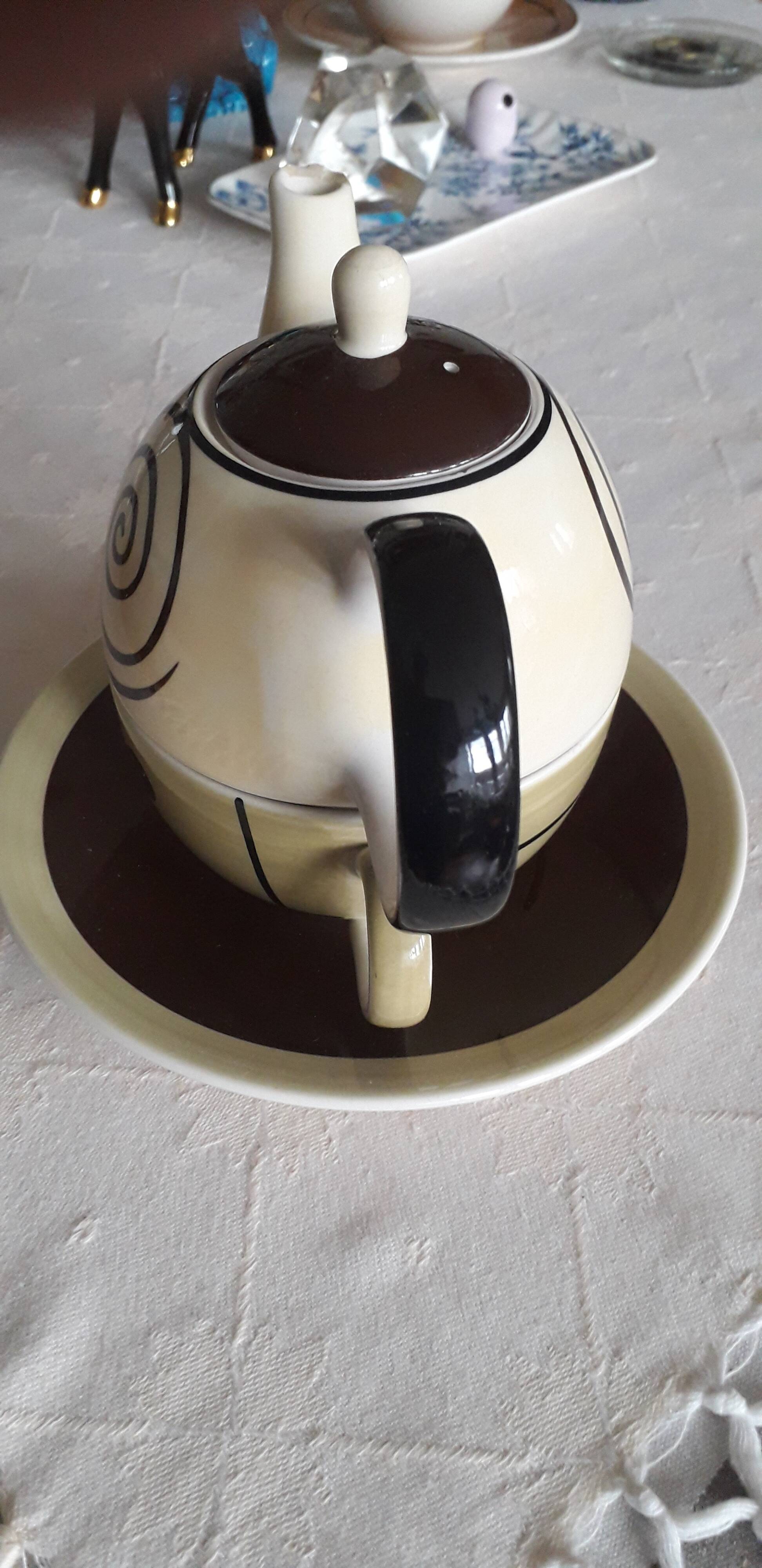 Vintage teapot signed Jodi-nv
