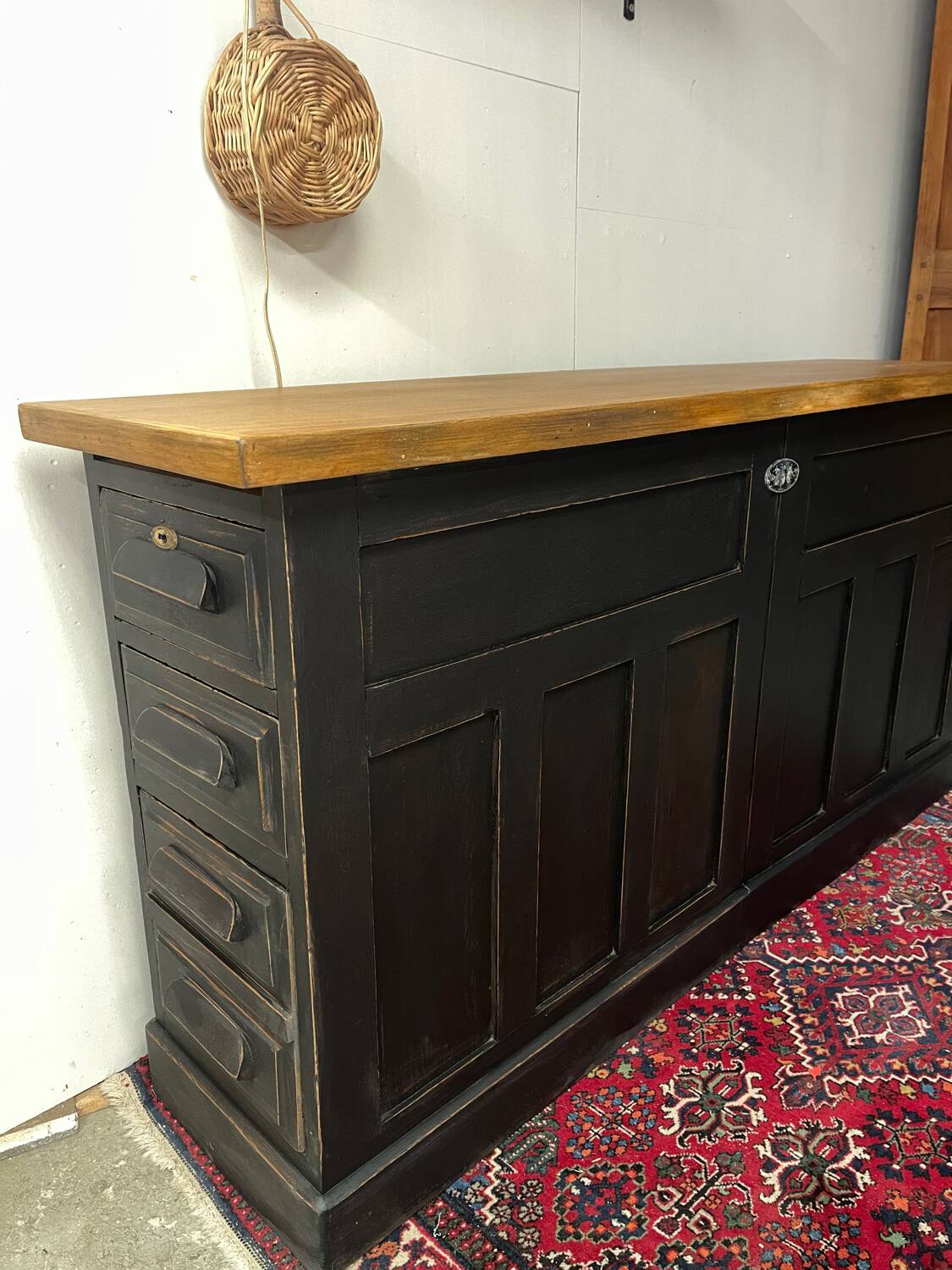 Ancien meuble de métier enfilade