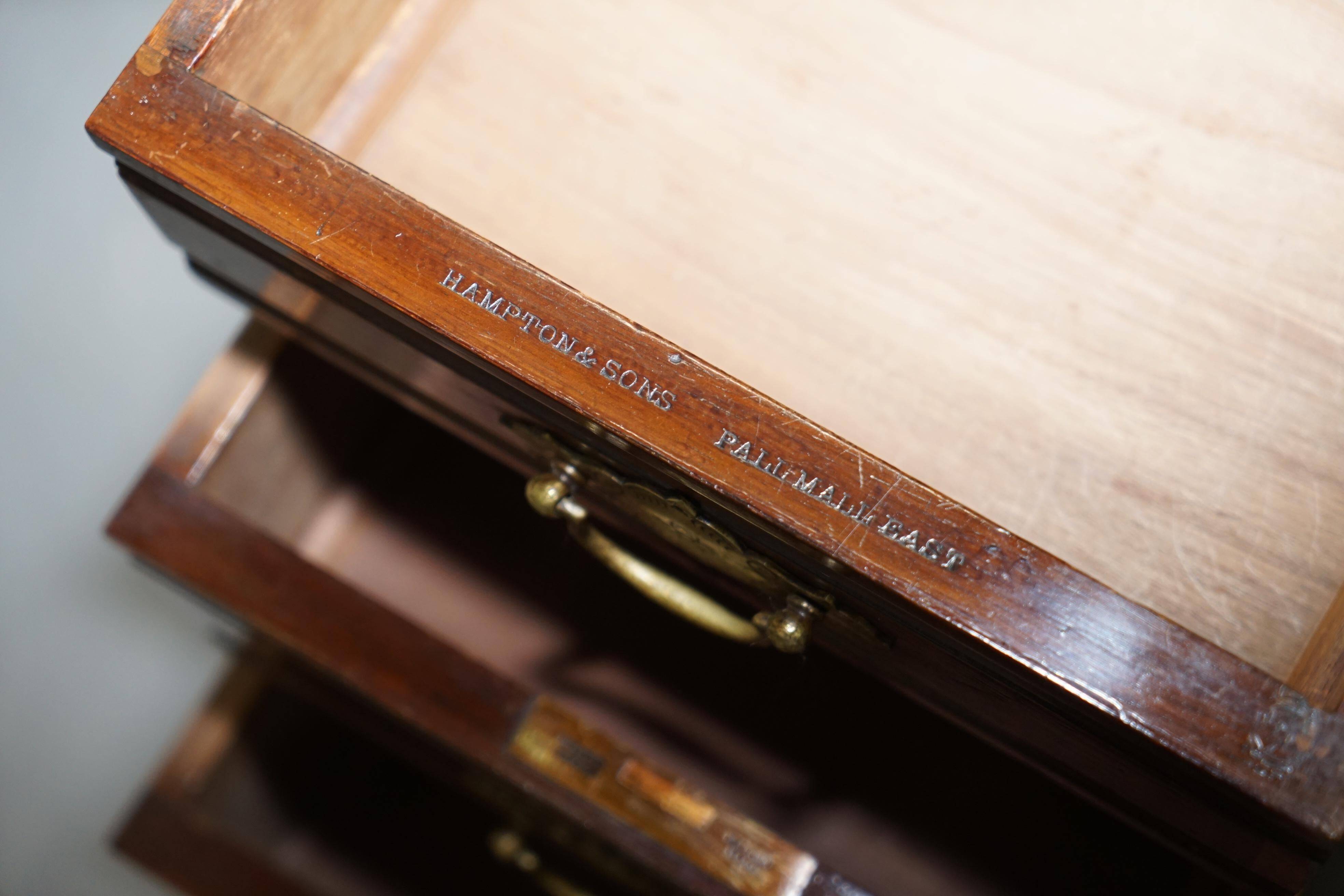 Rare bureau partenaires double caisson Hampton & Son Pall Mall bois dur