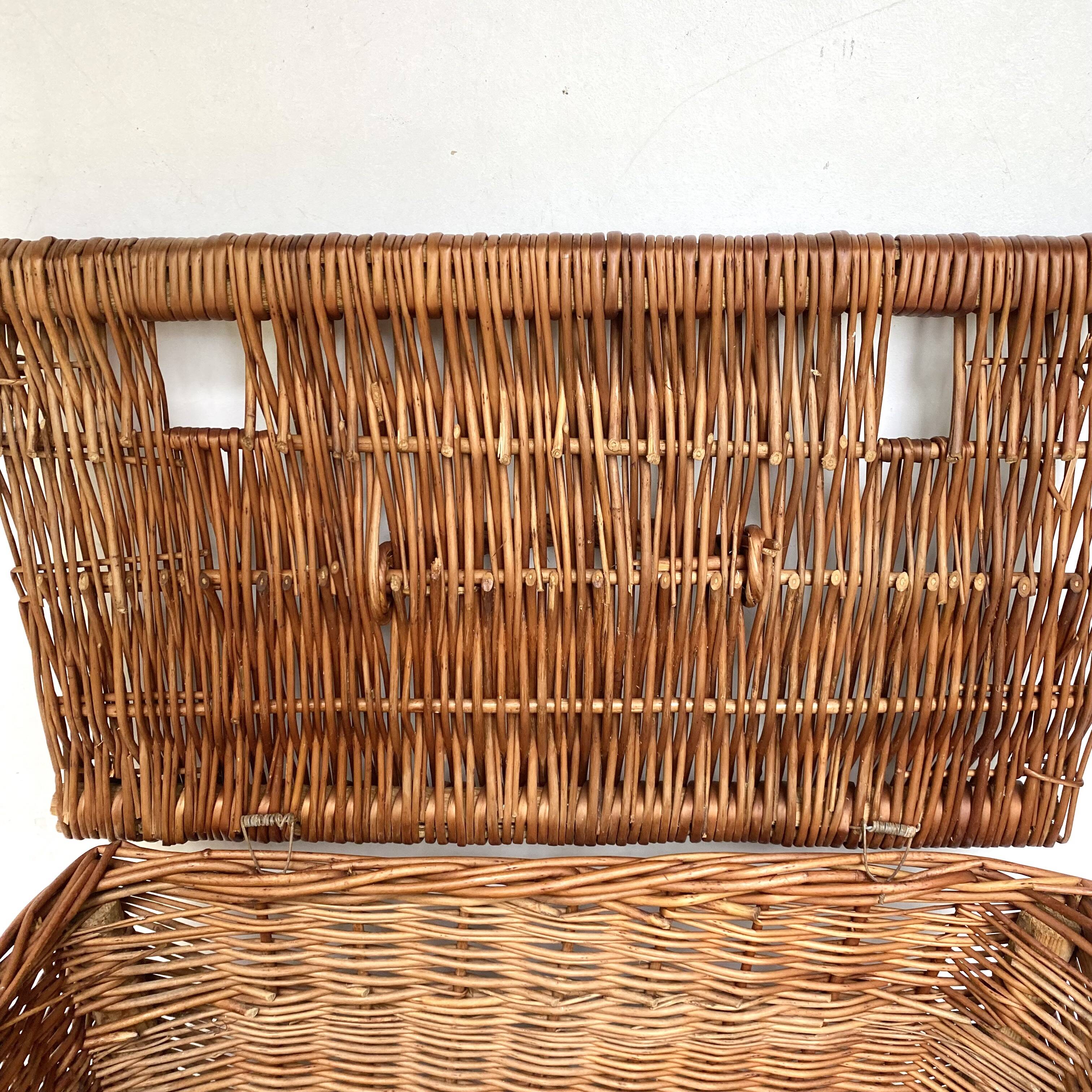 Vintage braid wicker basket for pets