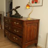 Commode galbée en noyer Louis XV - Transition
