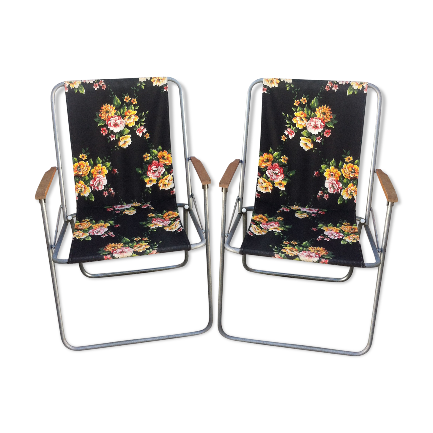 Lot 2 vintage camping chairs