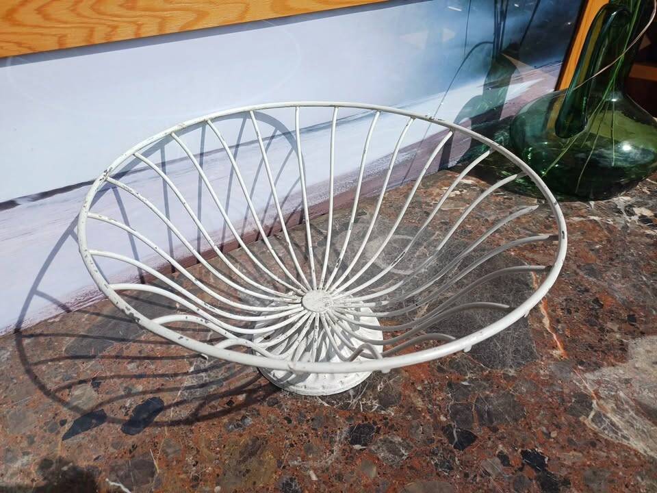 Vintage fruit/bread basket
