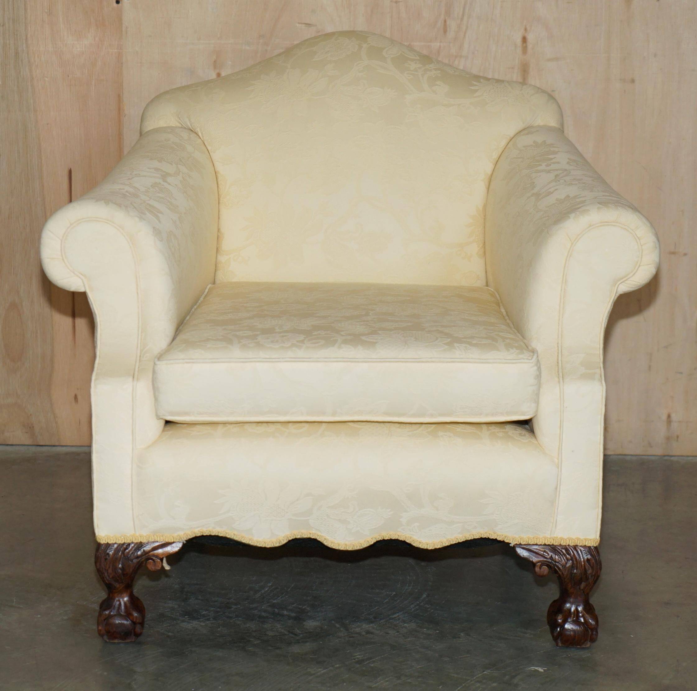 Pair of Edwardian armchairs from 1910 with carved legs and fabric.