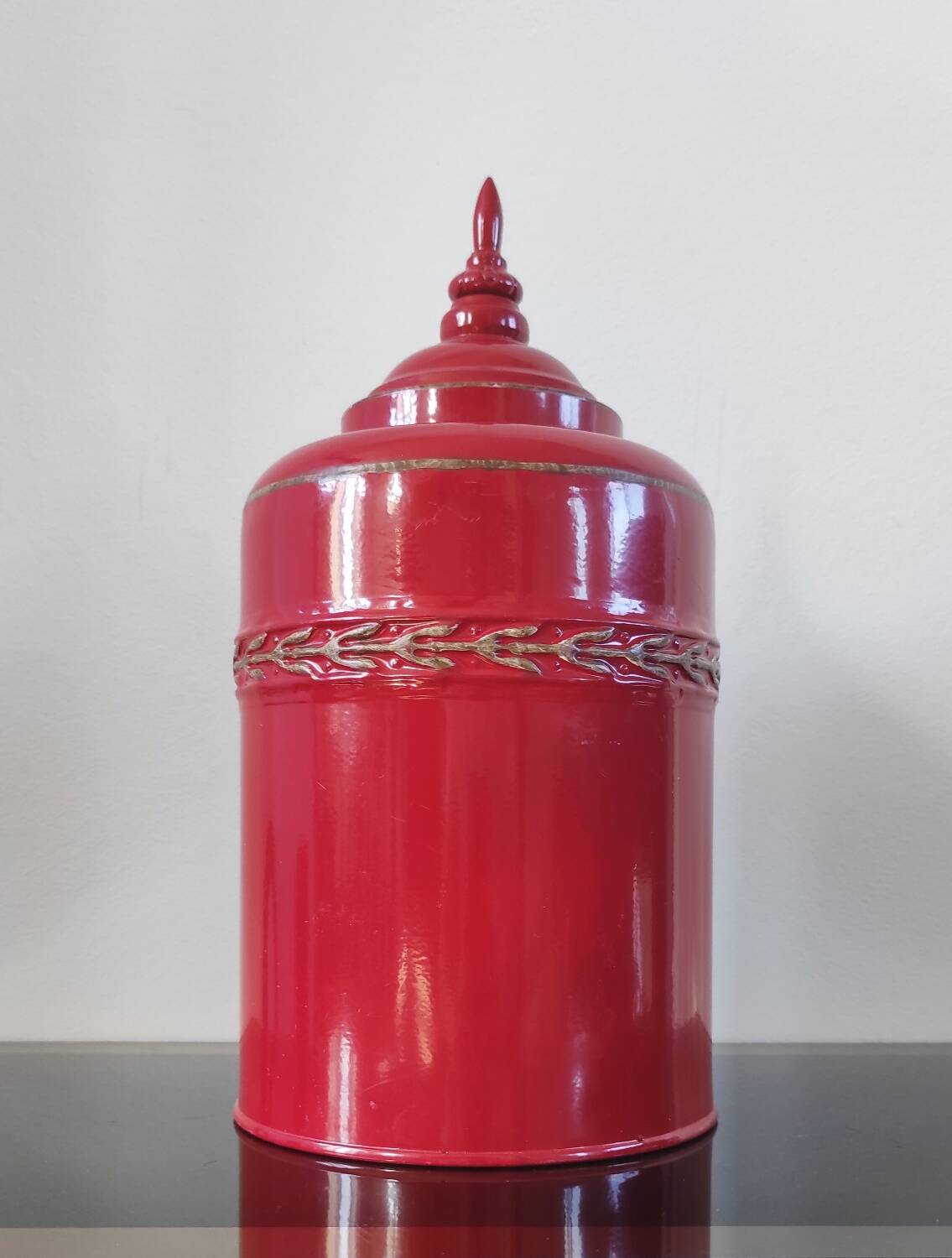 Large decorative red lacquered metal teapot - Vintage Asian style