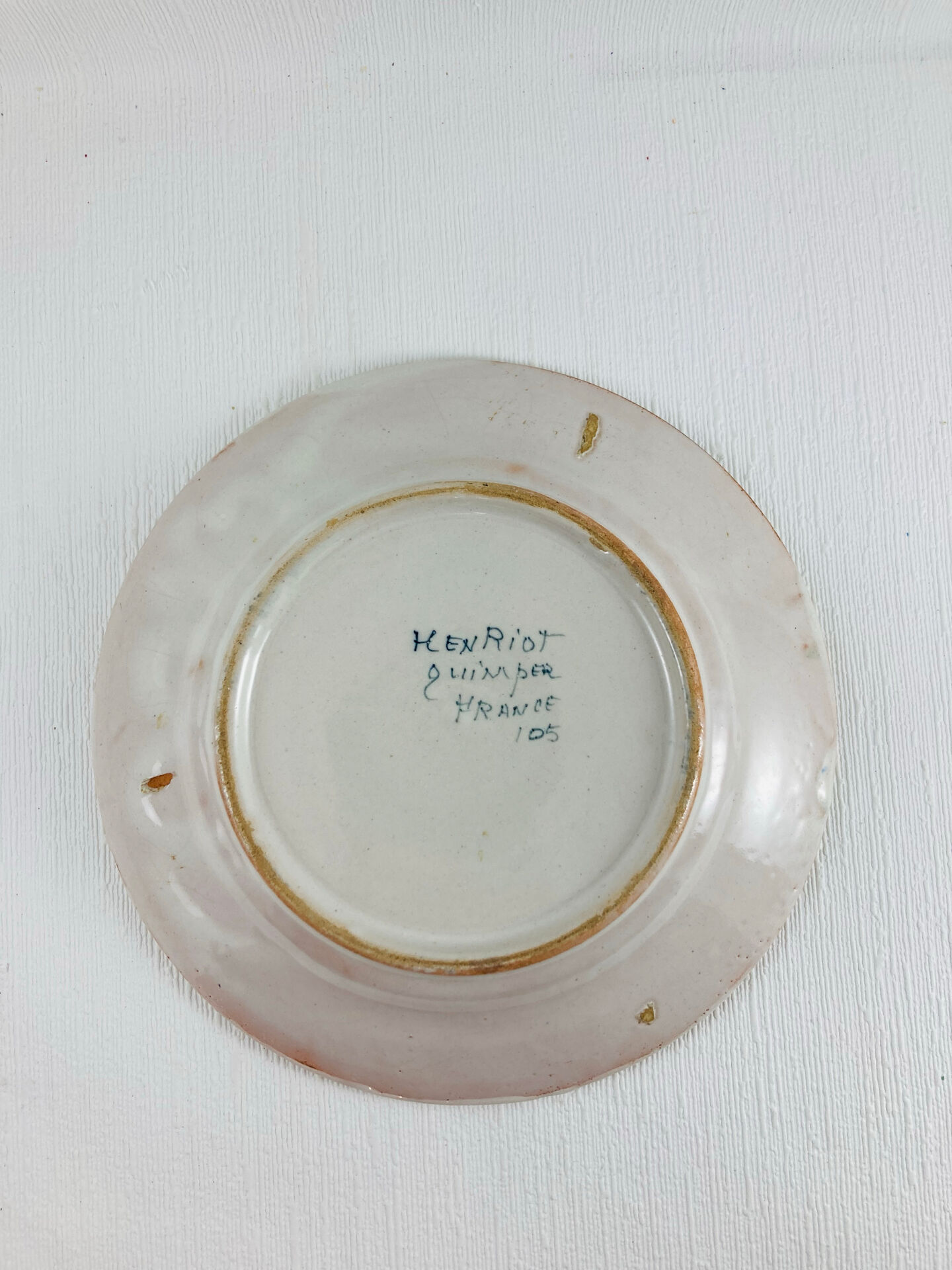Small antique plate in Henriot Quimper faience circa 1930.