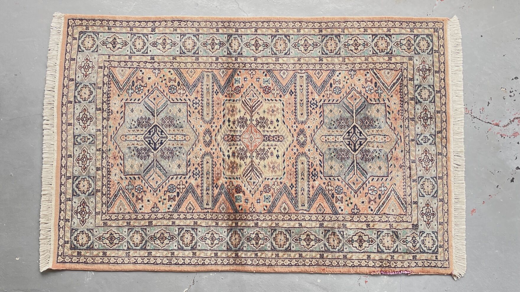 Oriental carpet pakistan grey-pink 205cm x 125cm