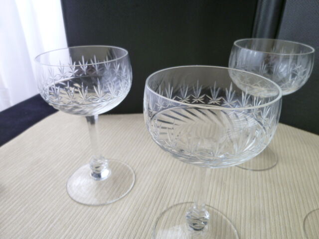 Set de 4 verres à pied en verre taillé pour vin rosé ou blanc