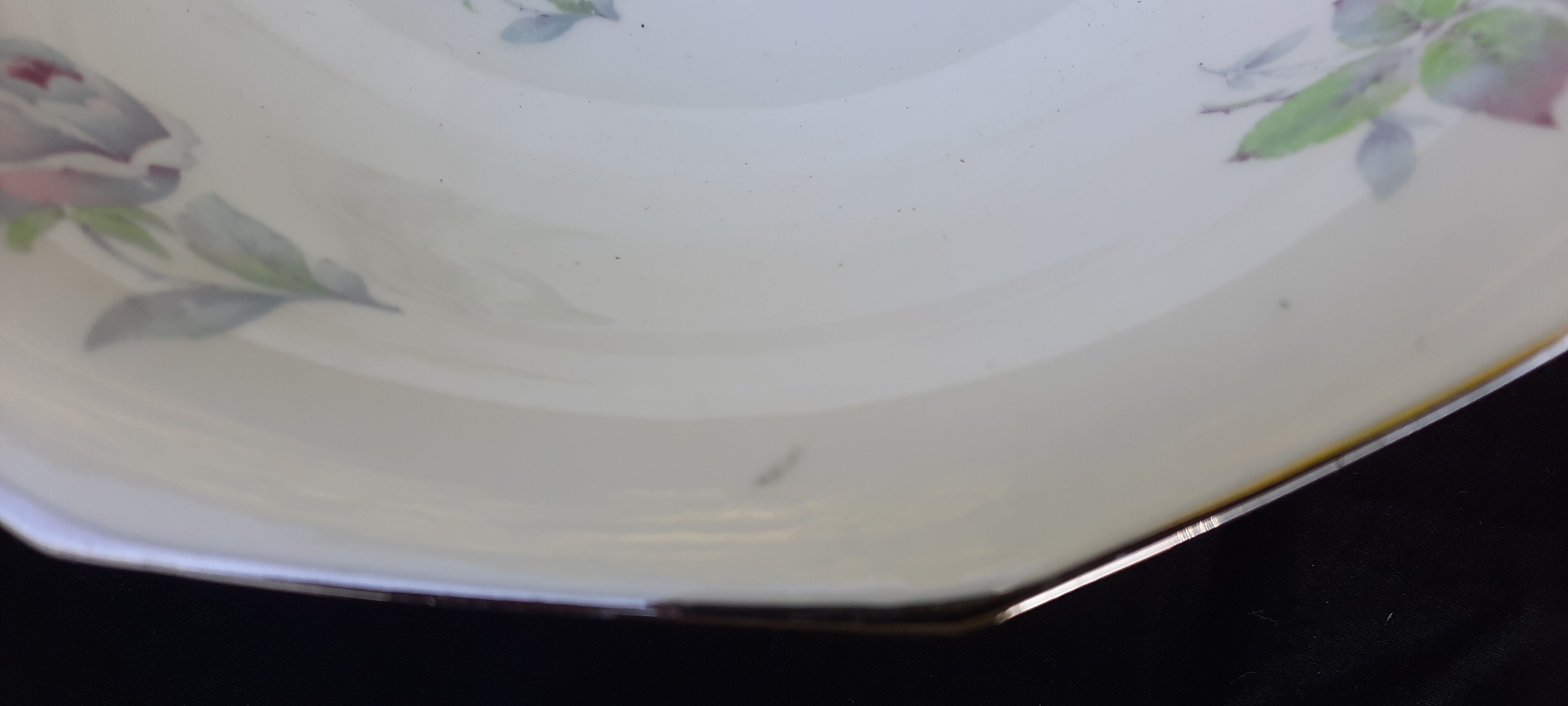 1 bowl and 1 porcelain hollow dish