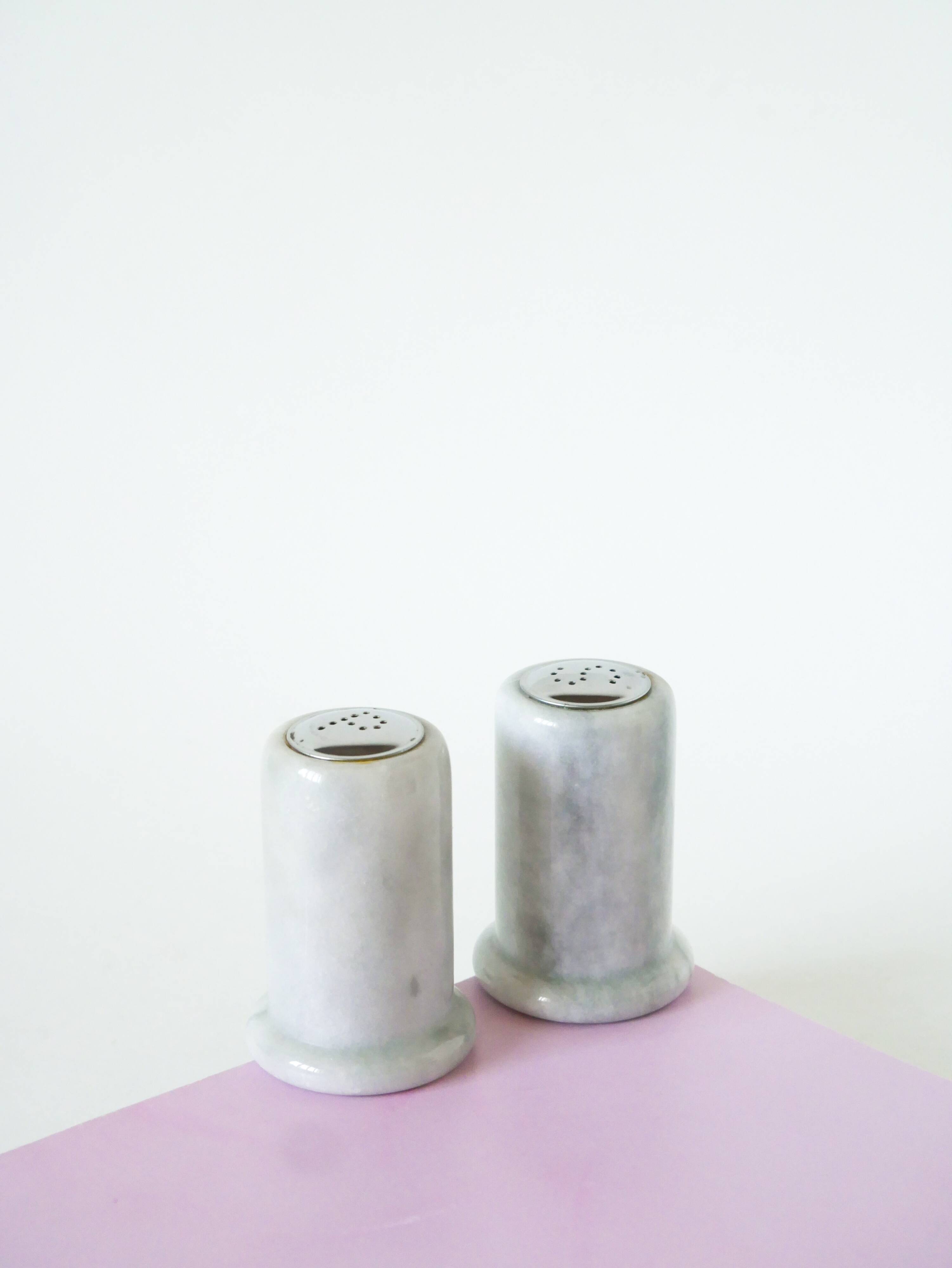 Paire de sel et poivre en albâtre, Vintage