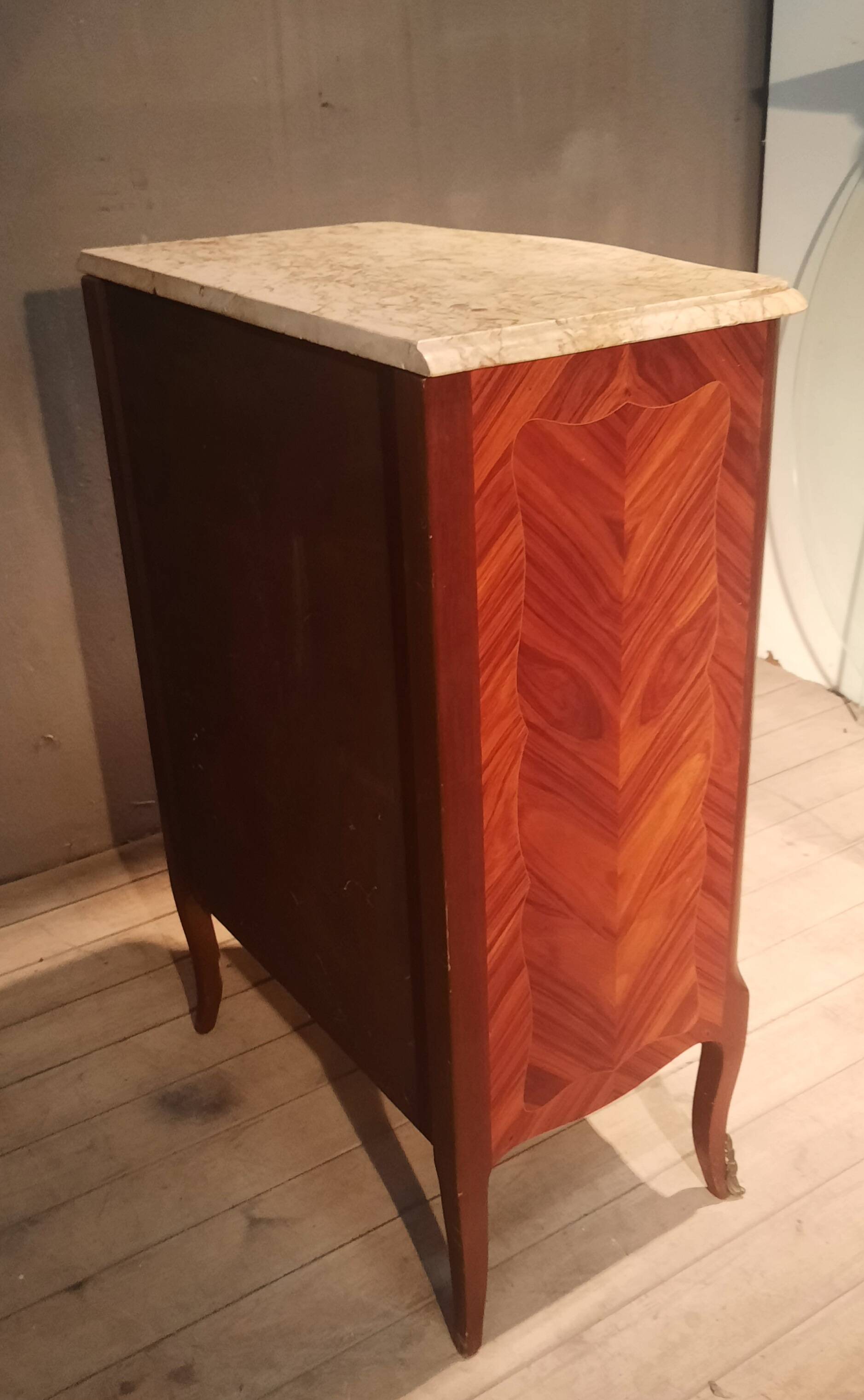 Flowered marquetry commode in Louis XV style