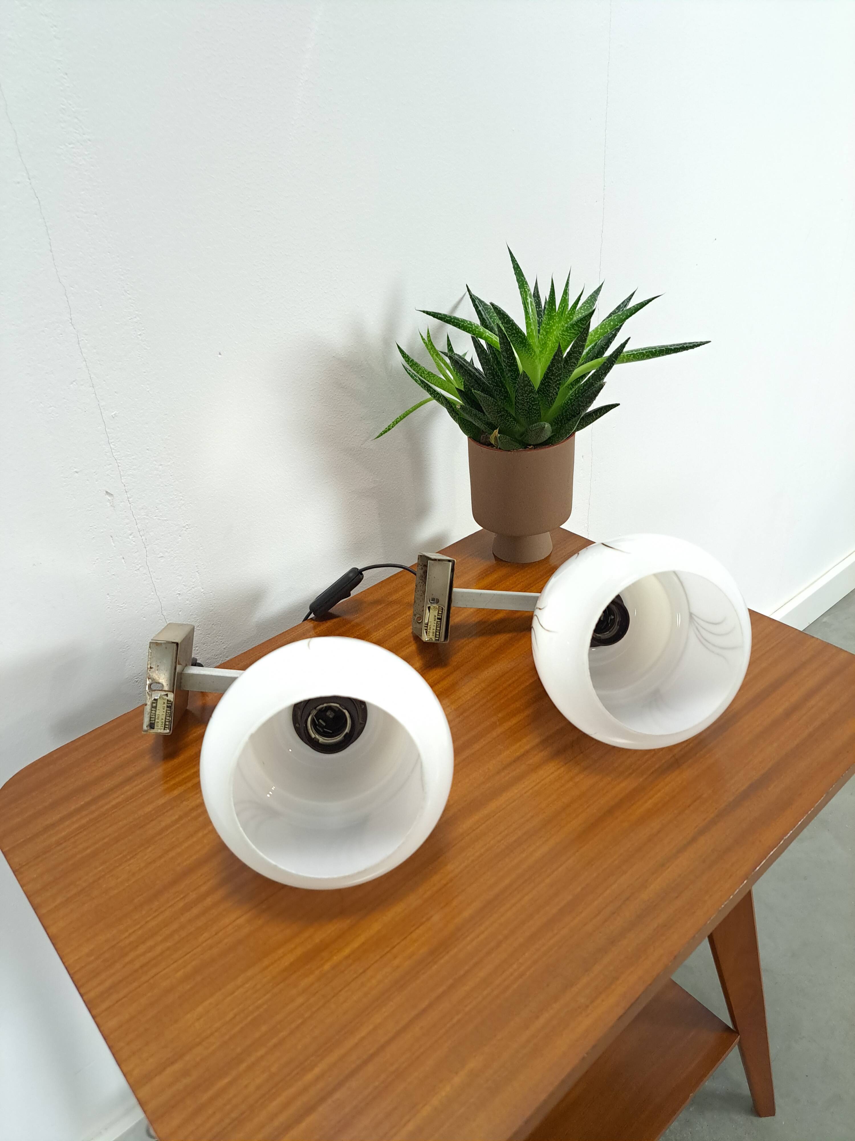 Design wandlampen Kamenicky Senov met melkglas kap vintage