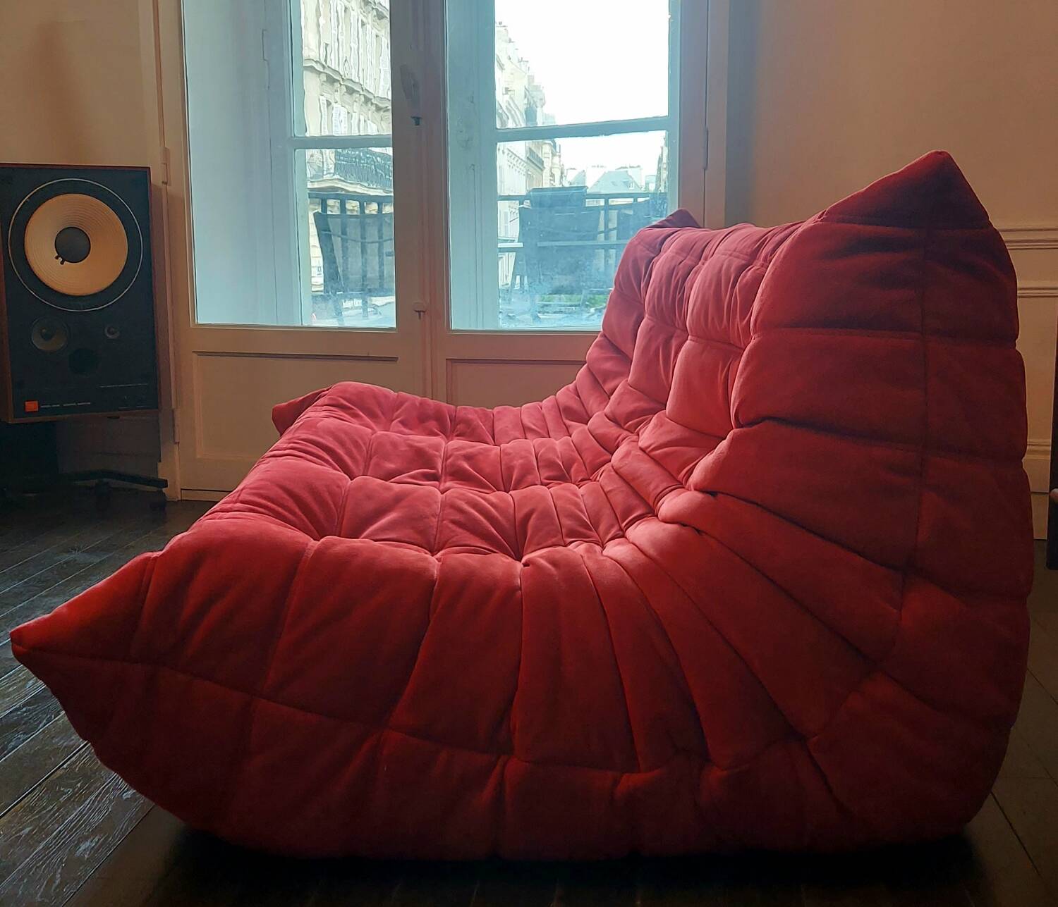 100% original - Ligne Roset Togo 3-seater bench – Red Alcantara (Goya