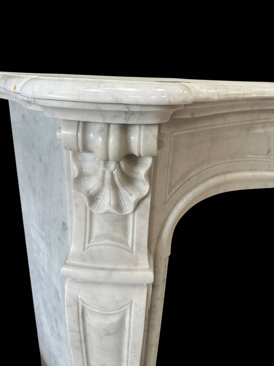 Louis XV marble fireplace, 19th century.