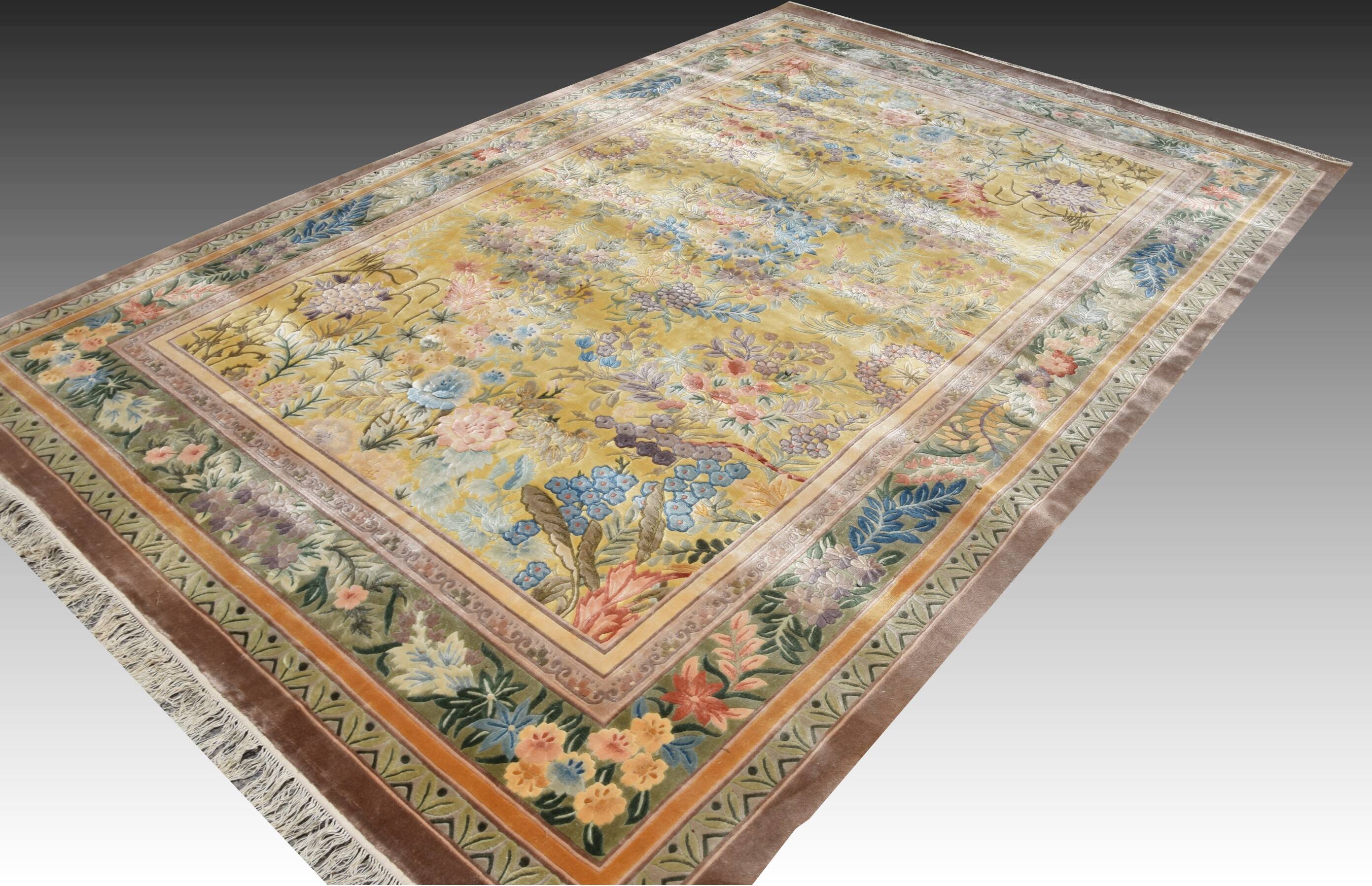 Chinese Art Deco Shanghai Rug: 100% Silk - Handmade: 2.00 X 3.00 M