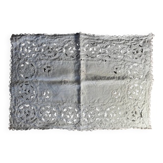 Napperon ancien coton rebrode - vers 1900 - l 53 cm / i 28 cm