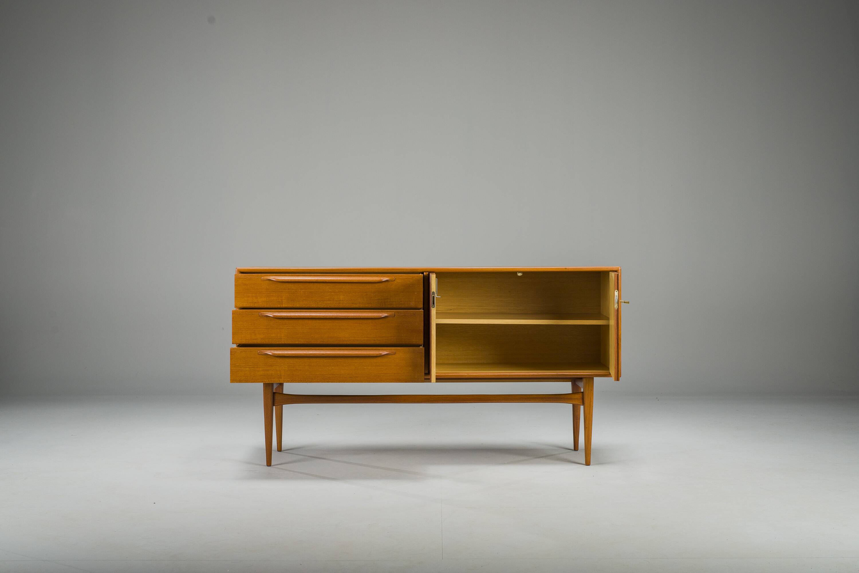 Mid-Century Teak Type RT 200 Sideboard in Teak by Heinrich Riestenpatt for