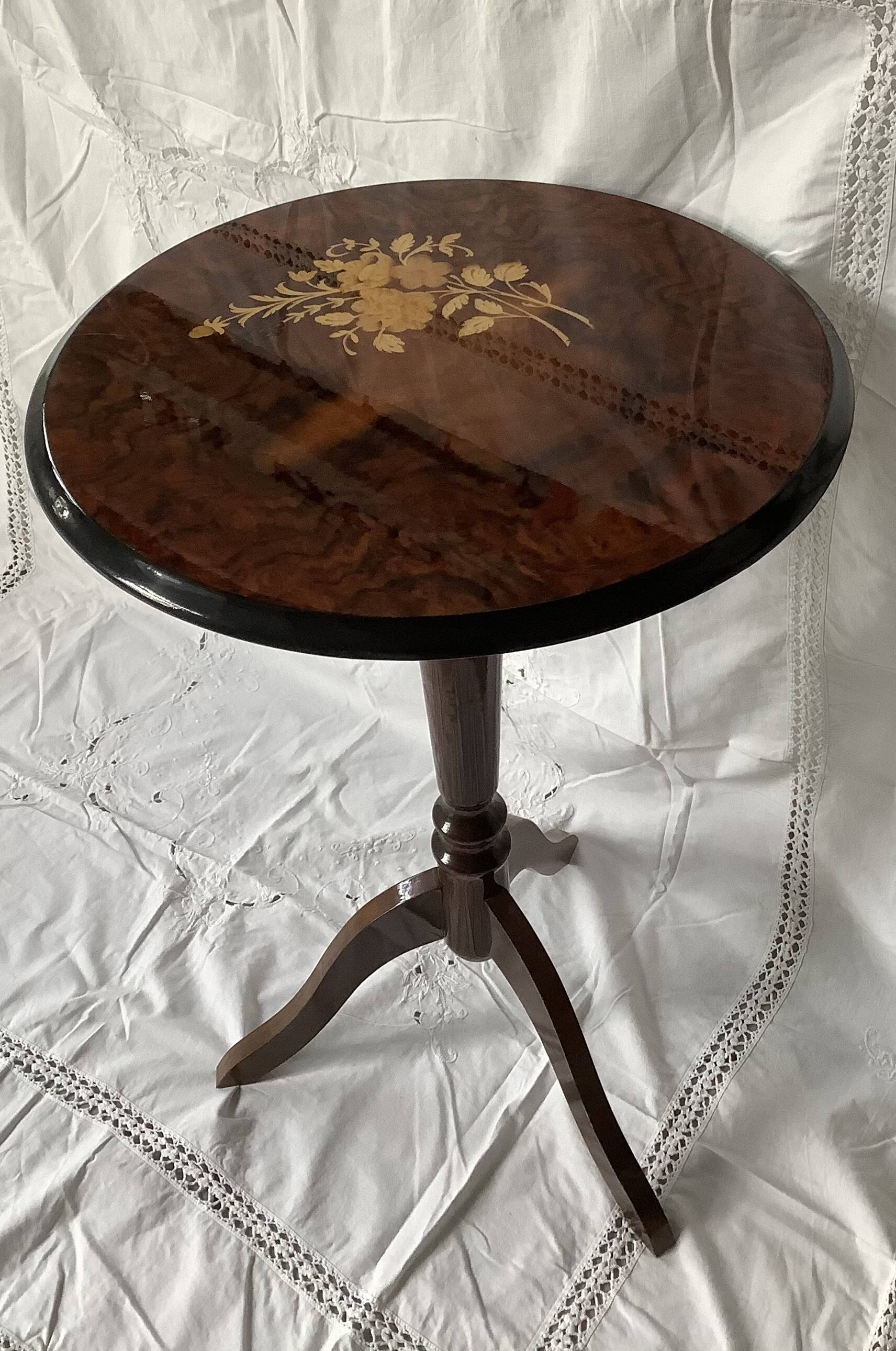 Guéridon marqueterie
