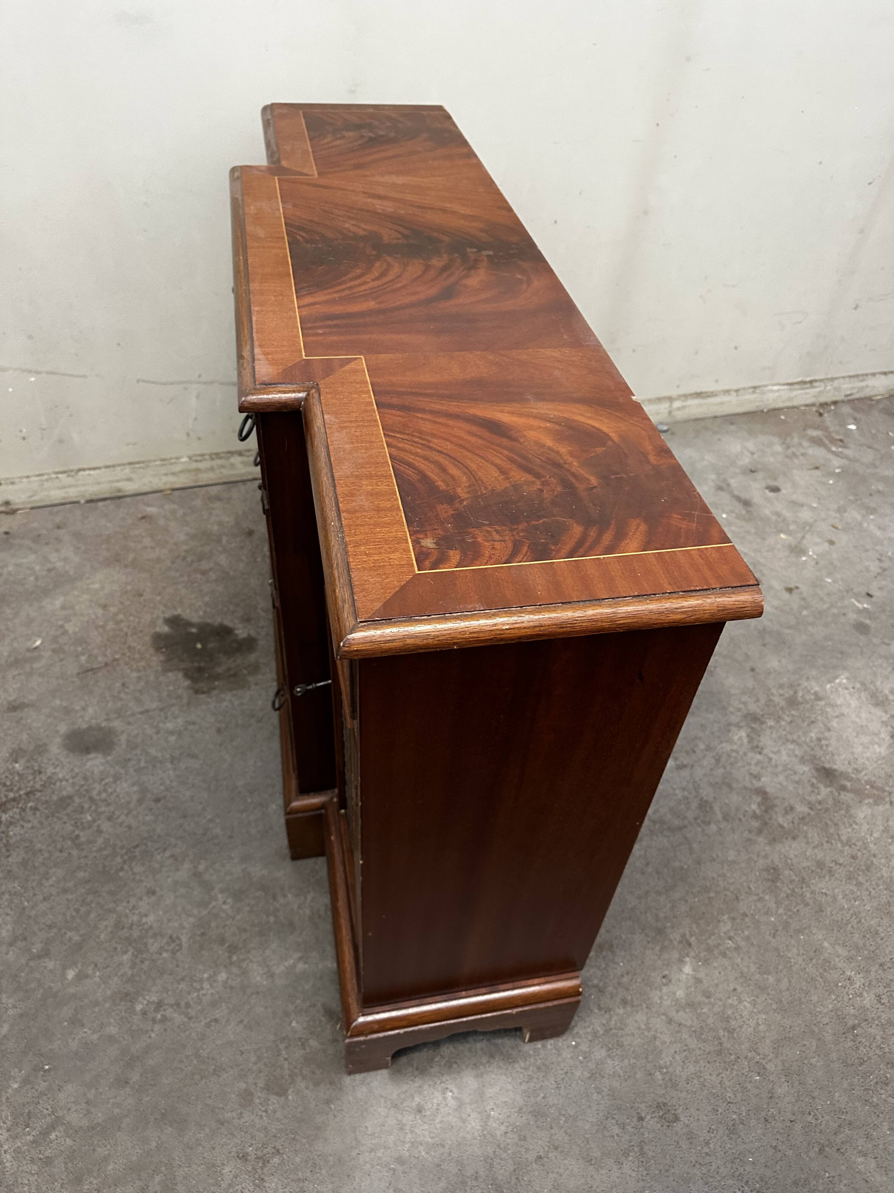 Buffet Anglais en acajou fin 19 e