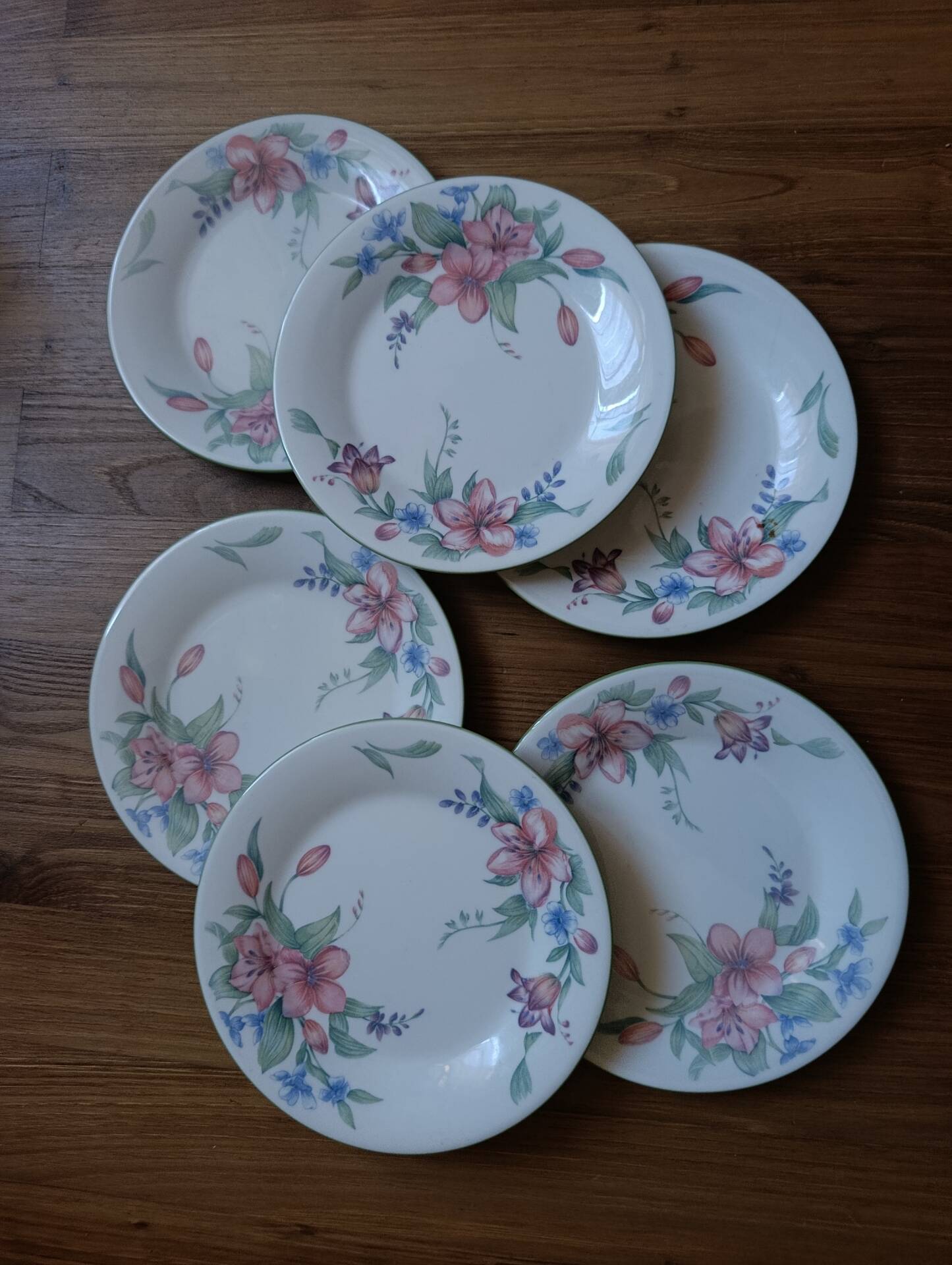 Royal Doulton "Carmel" 1991 | 6 dessert plates with floral decoration