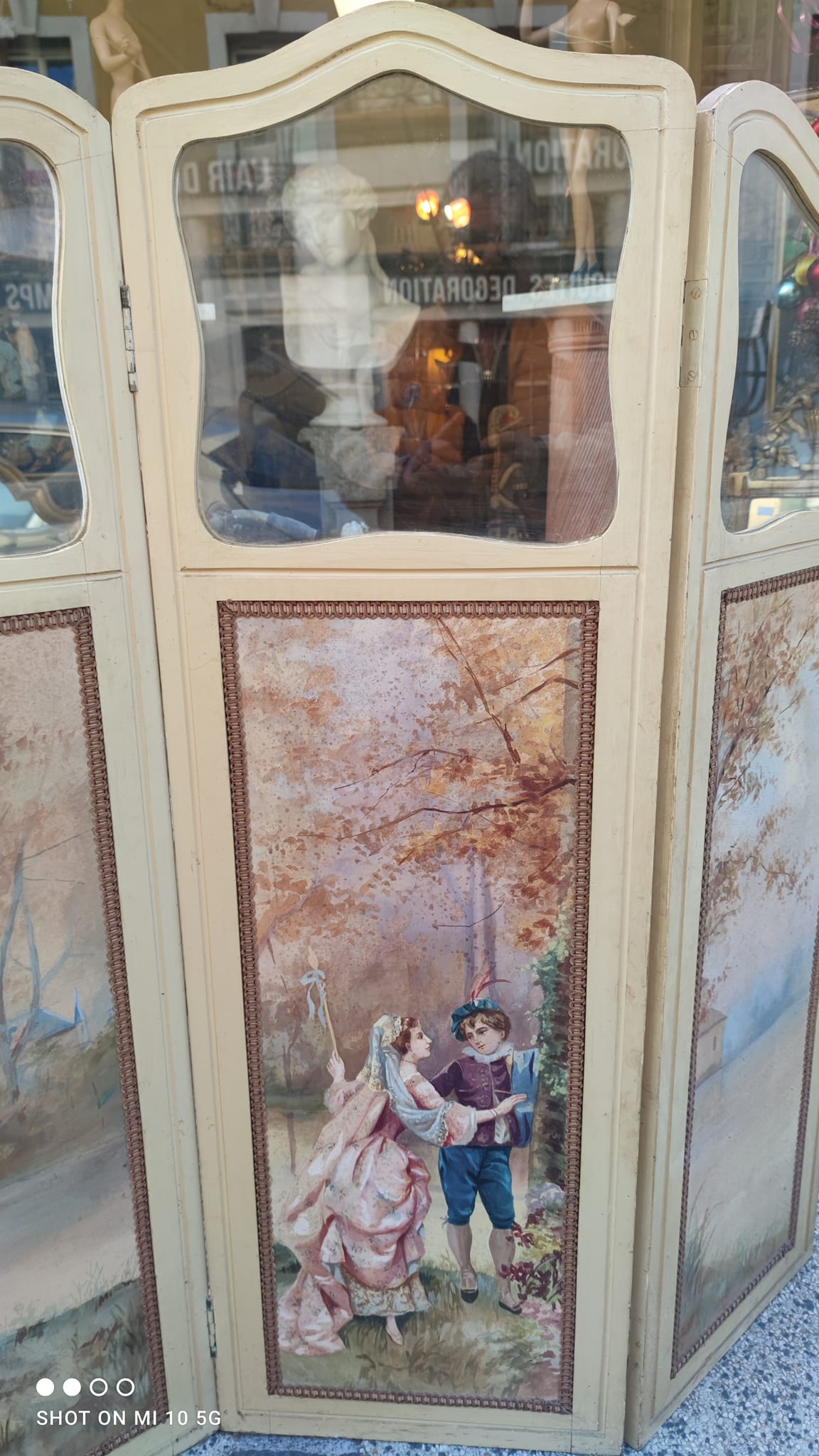 Folding screen or folding screen made of painted wood and painted canvas